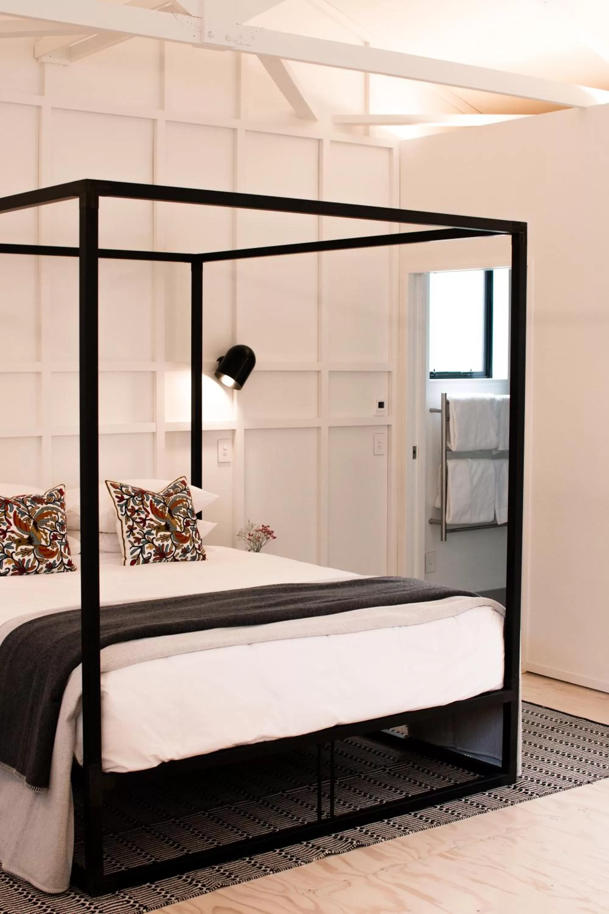 Bed in Hotel Montreal