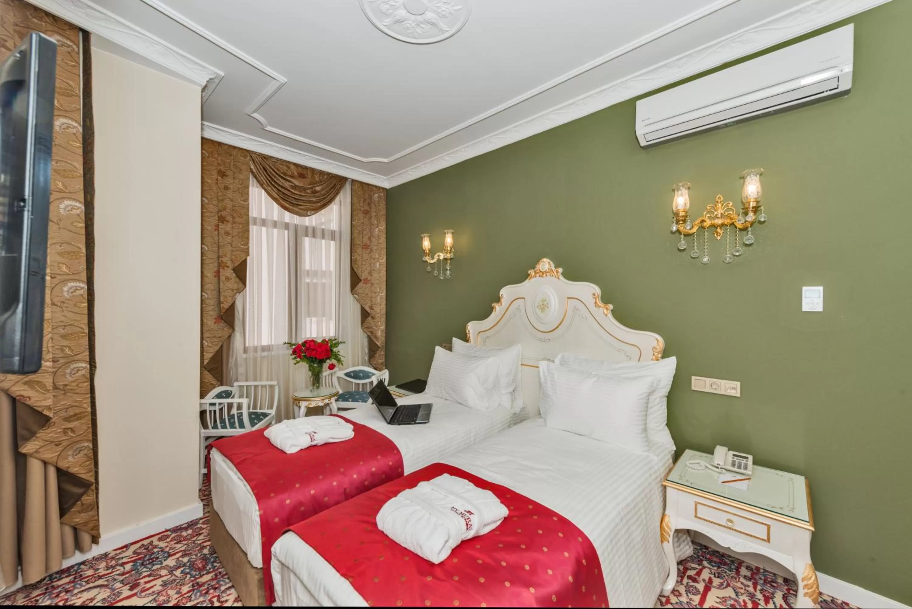 Day, Bed in Galatower Hotel