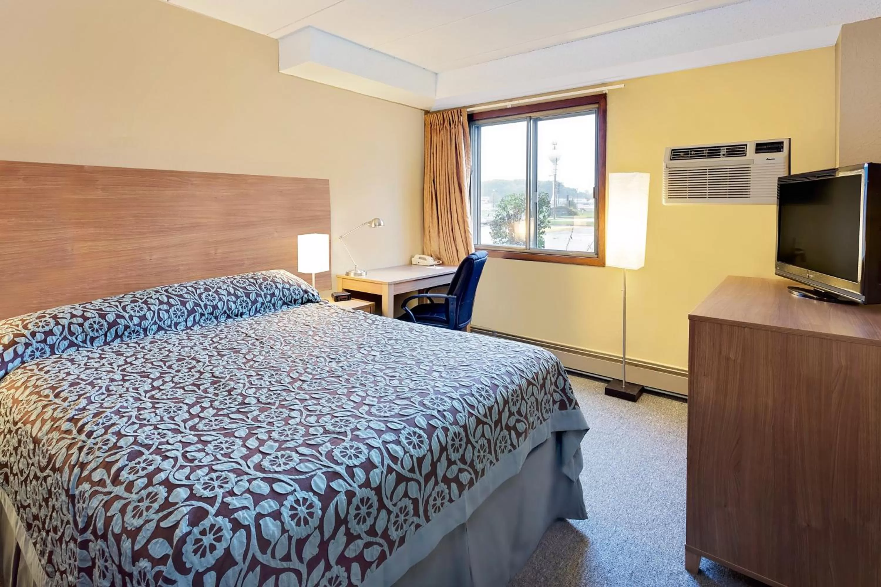 Bed in Days Inn by Wyndham Winona