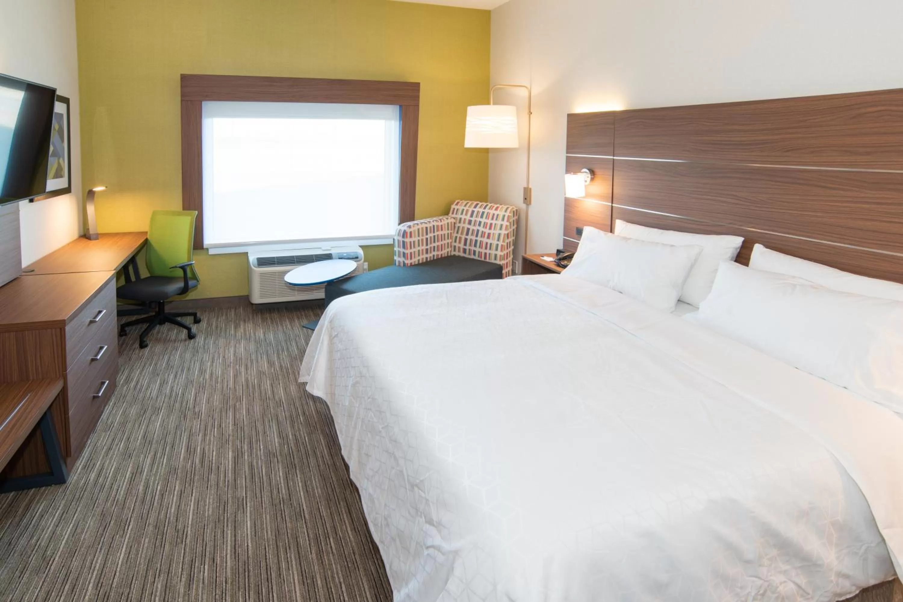 Bed in Holiday Inn Express & Suites - North Battleford by IHG