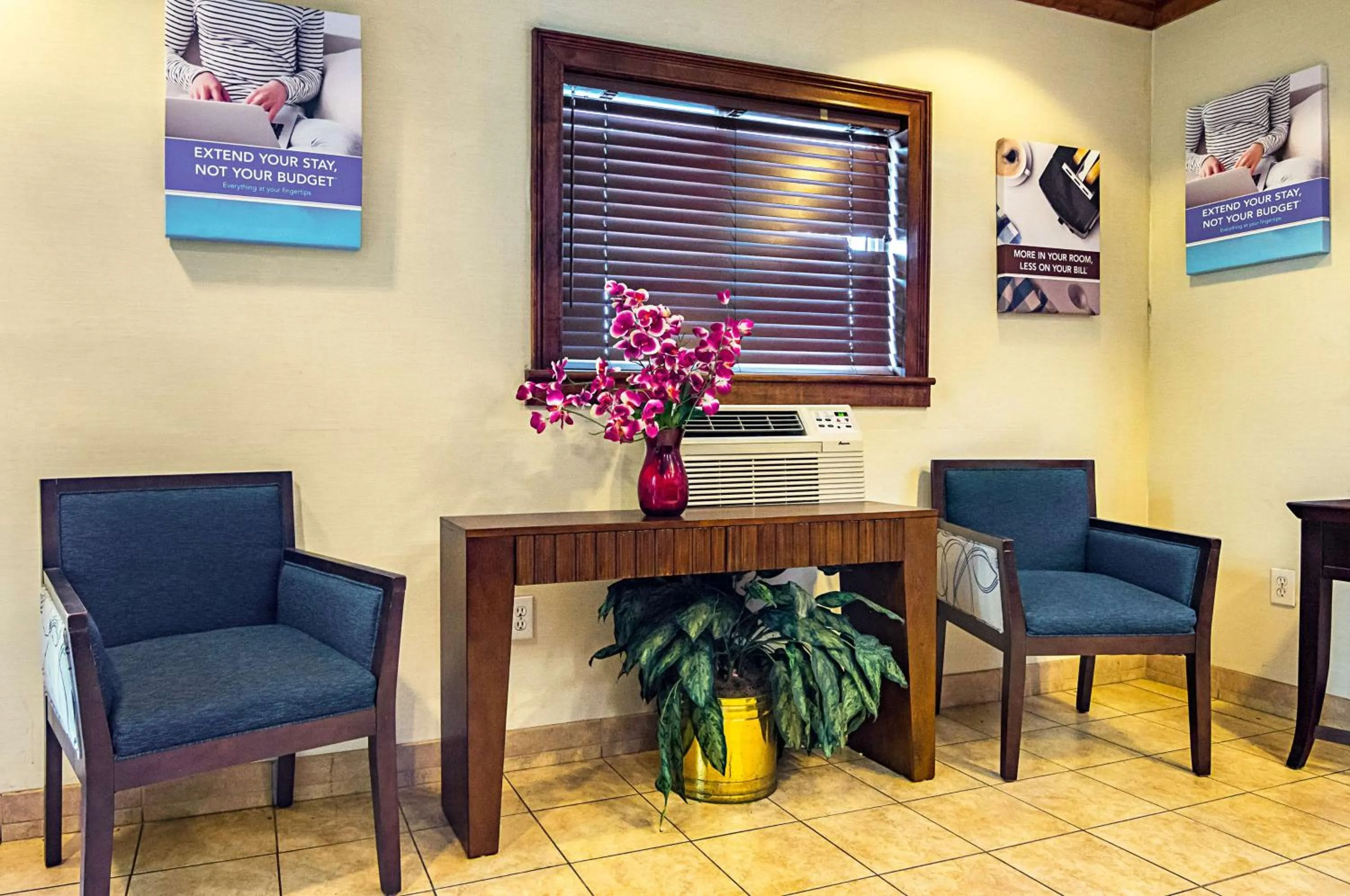 Lobby or reception in Motel 6-Fayetteville, NC - Fort Liberty Area
