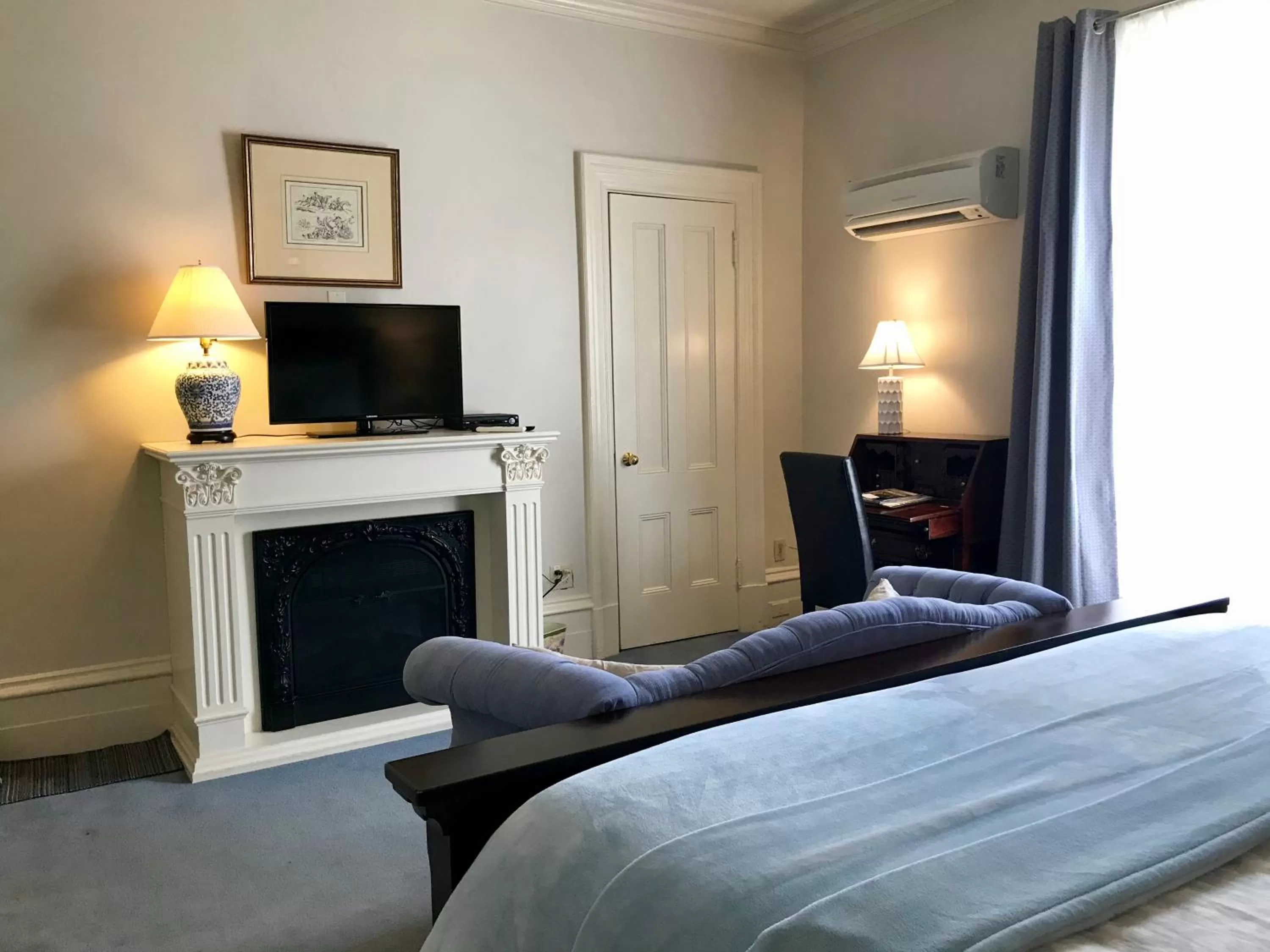 TV and multimedia, Bed in Tattingstone Inn