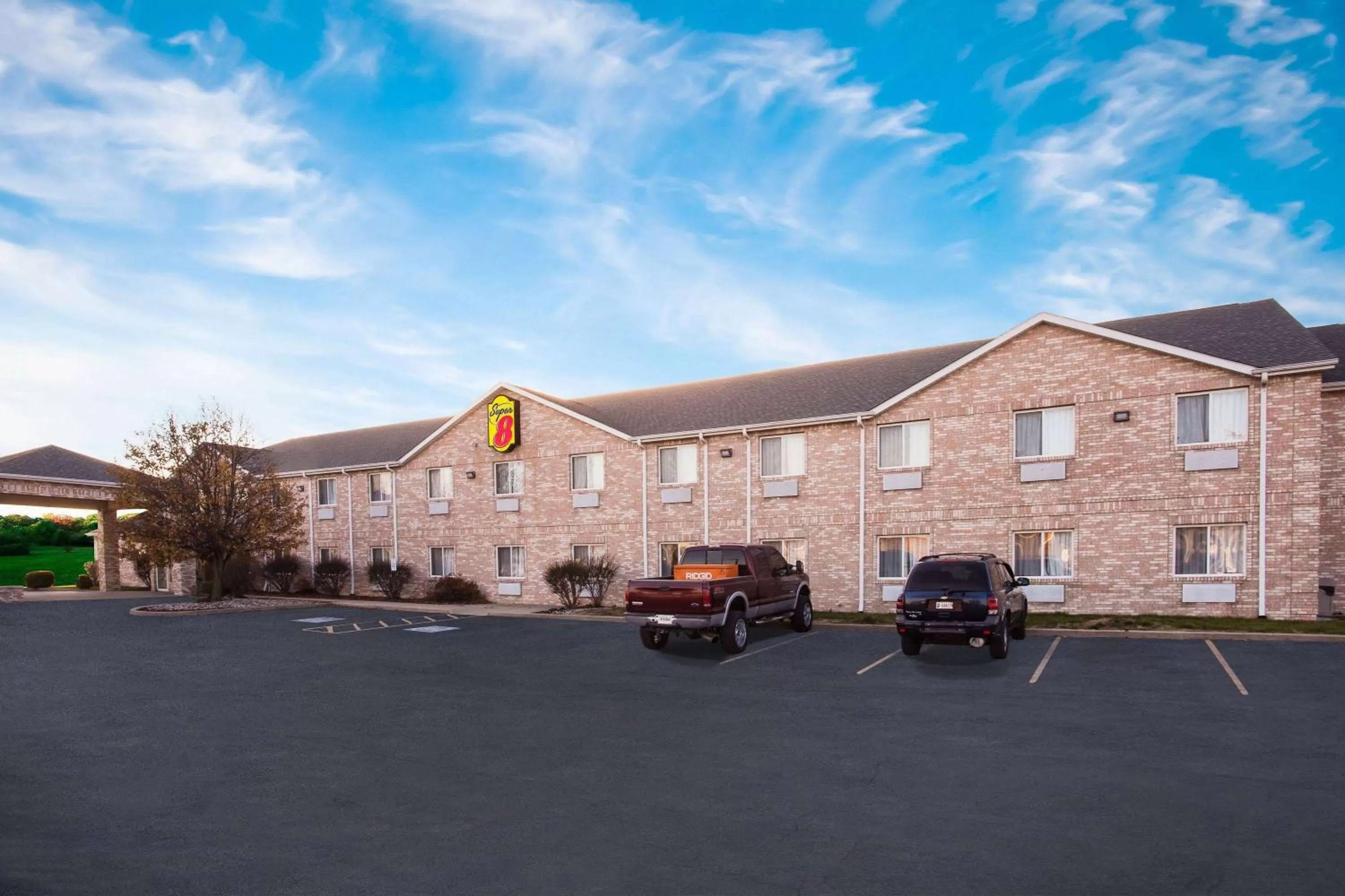 Property building in Super 8 by Wyndham Remington