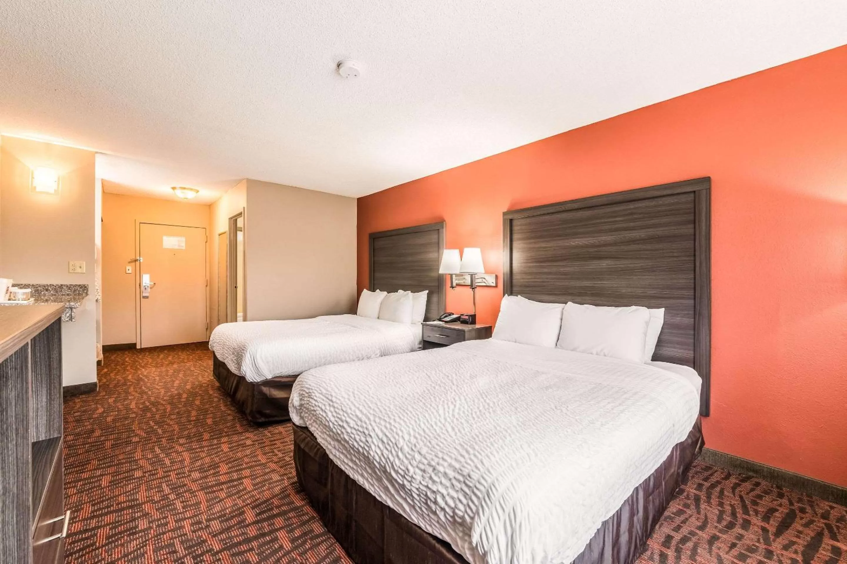 Photo of the whole room, Bed in Lake Norman Inn and Suites