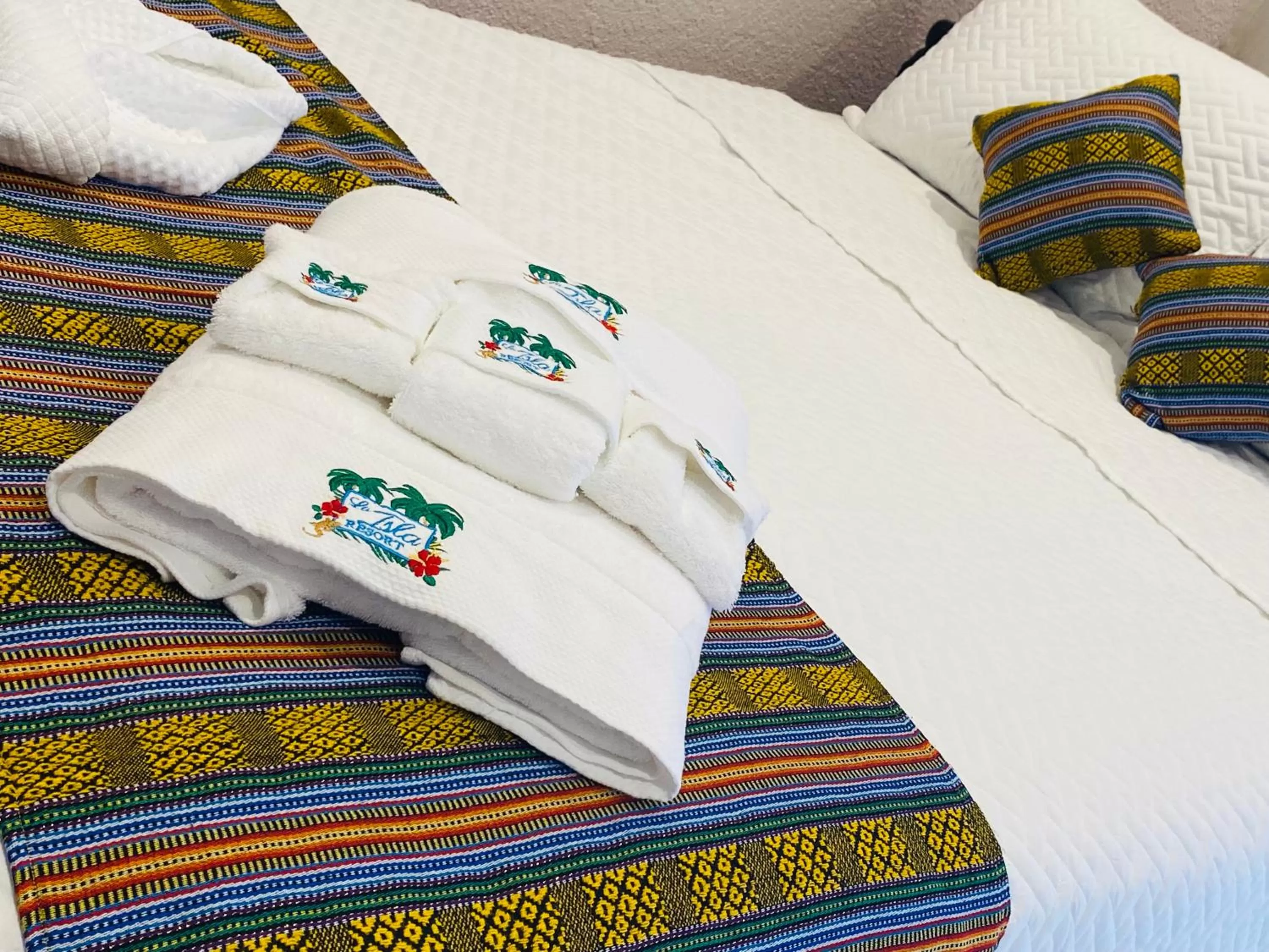 Bedroom, Bed in La Isla Resort