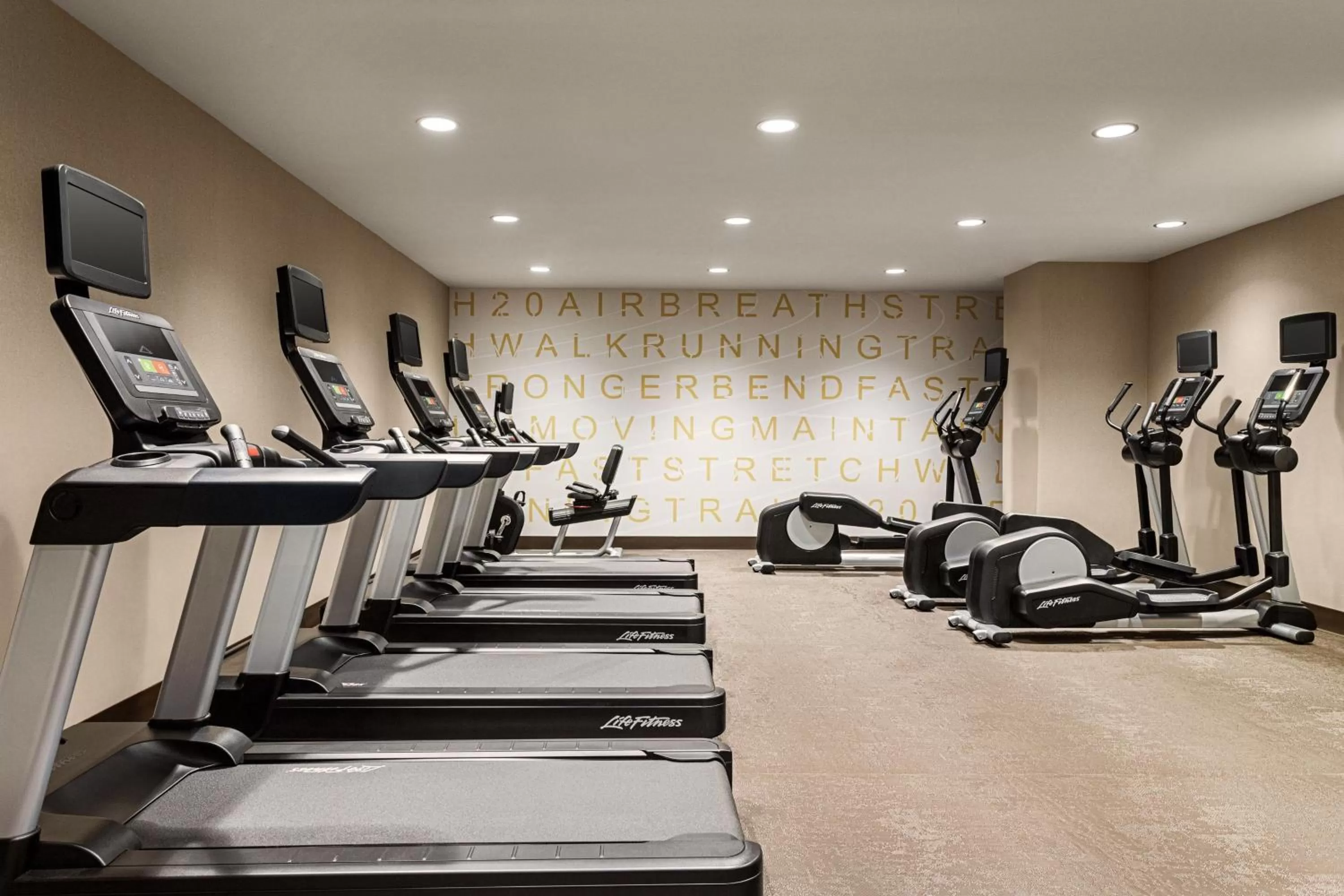 Fitness centre/facilities in Residence Inn by Marriott New York JFK Airport