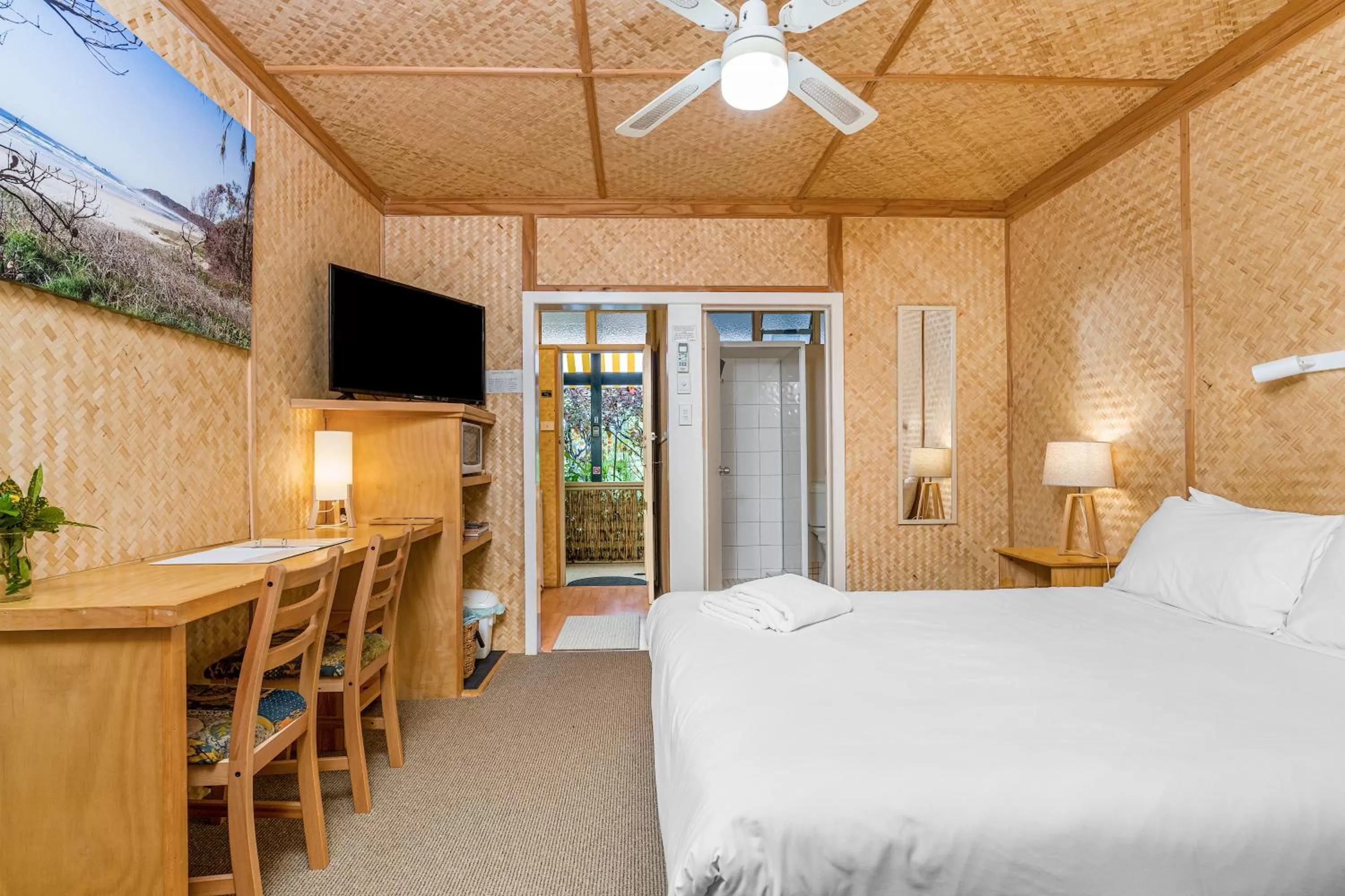 Bed in Tallow Beach Motel