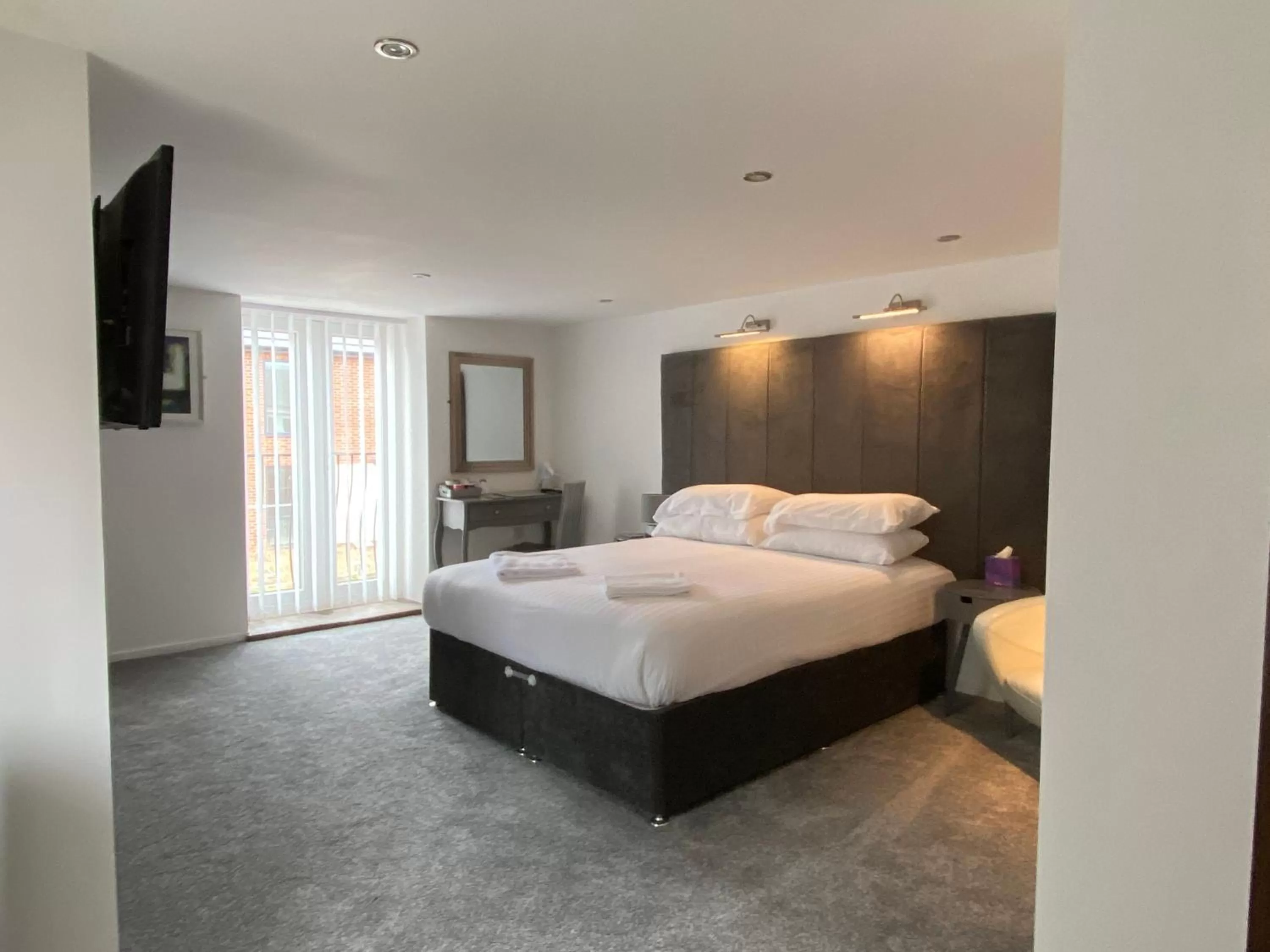 Bed in The Crossroads Inn