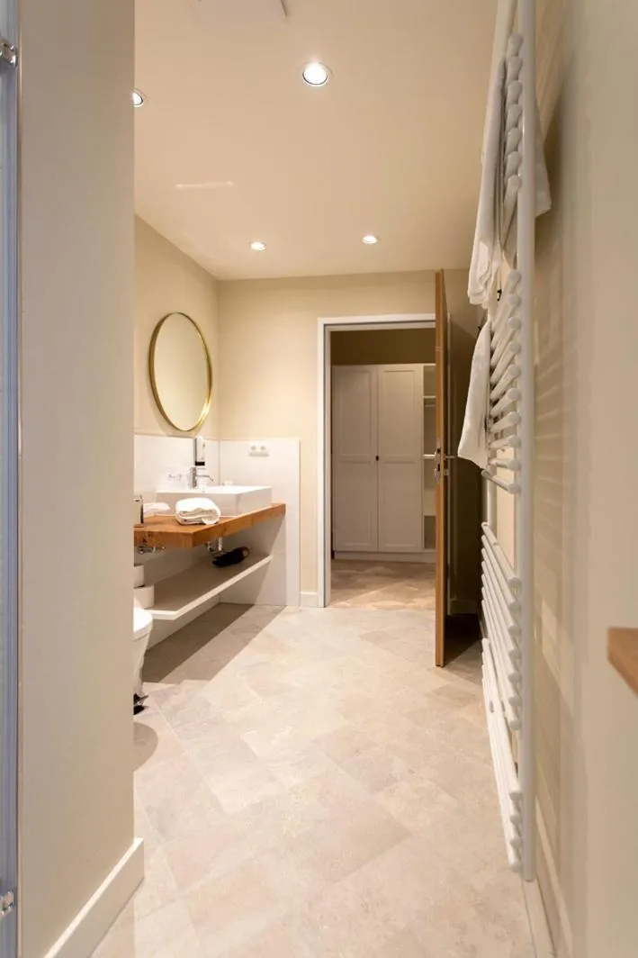 Bathroom, Bed in Hotel Tuchhaus