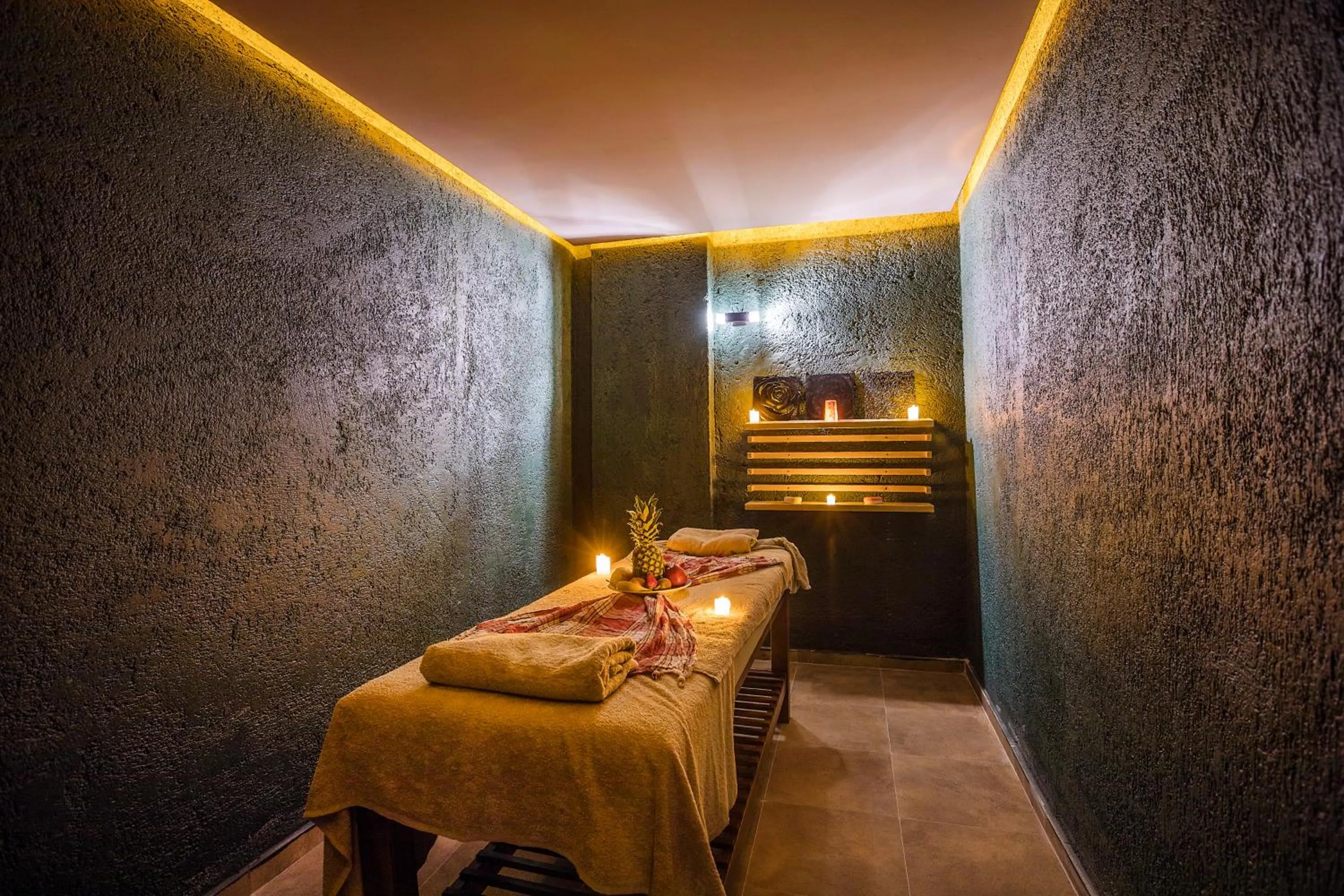 Sauna in Hawaii Suite Beach Hotel