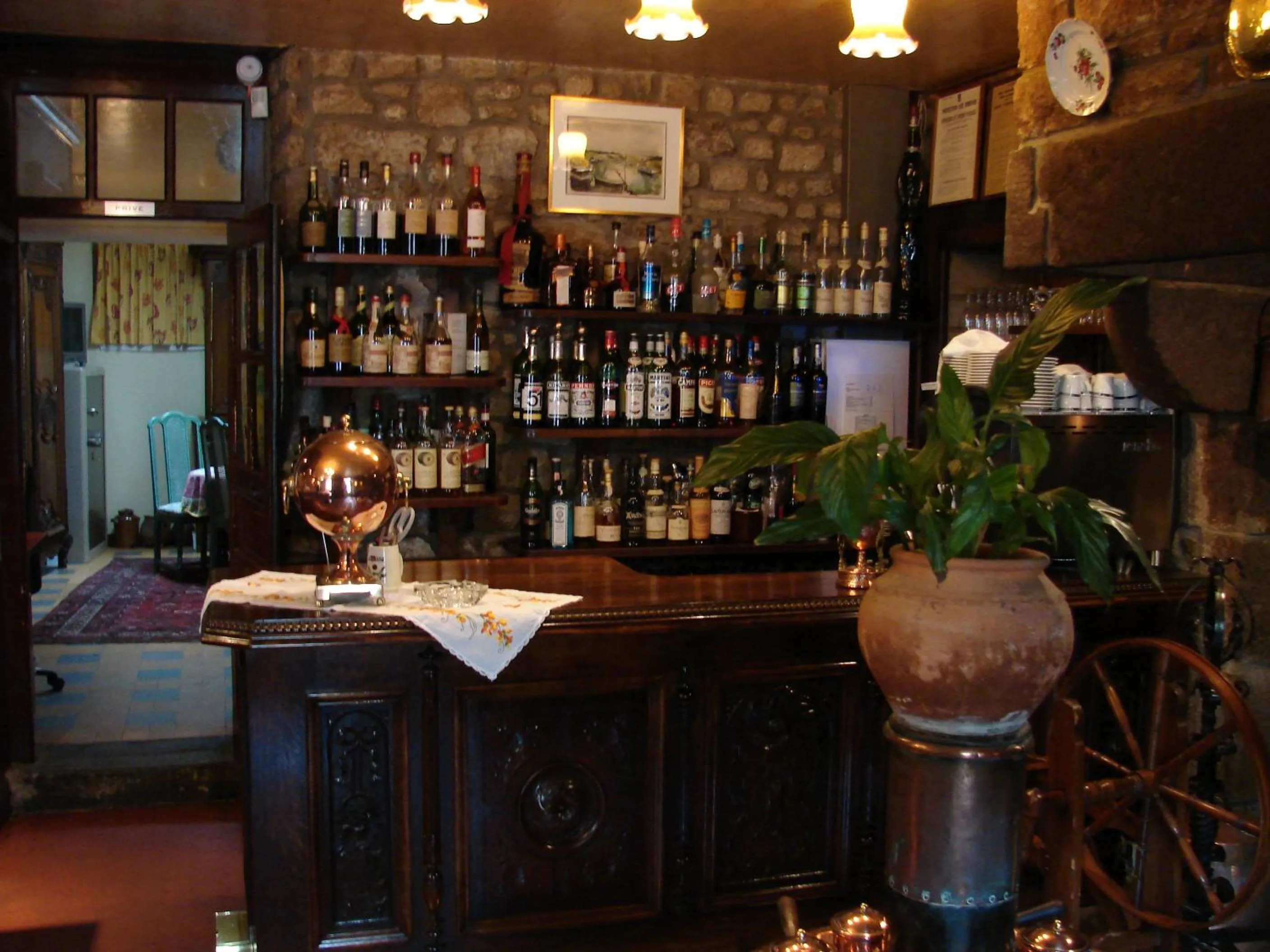 Lounge or bar in Hôtel de La Croix d'Or