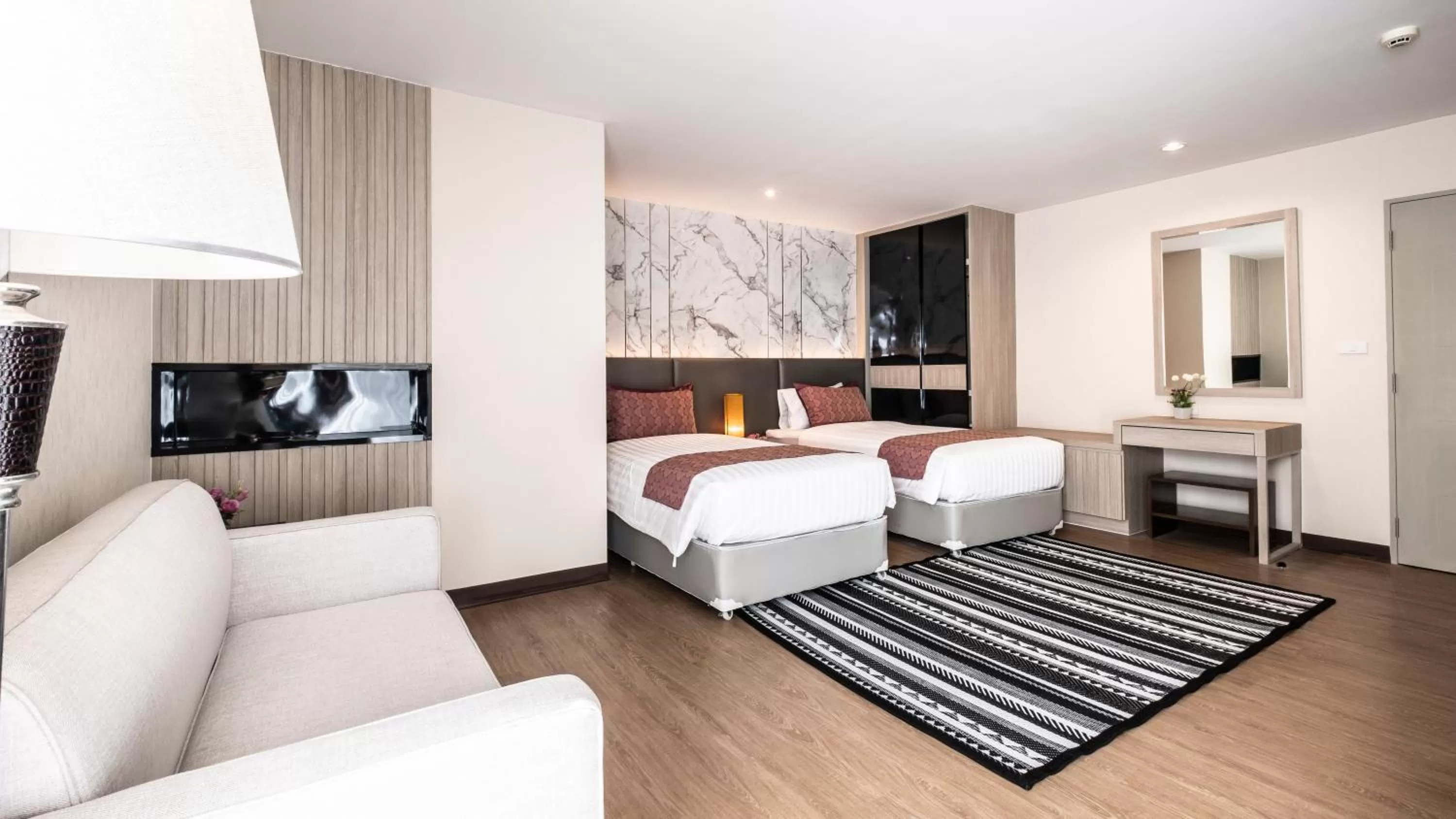 Bedroom, Bed in Sinsuvarn Airport Suite Hotel