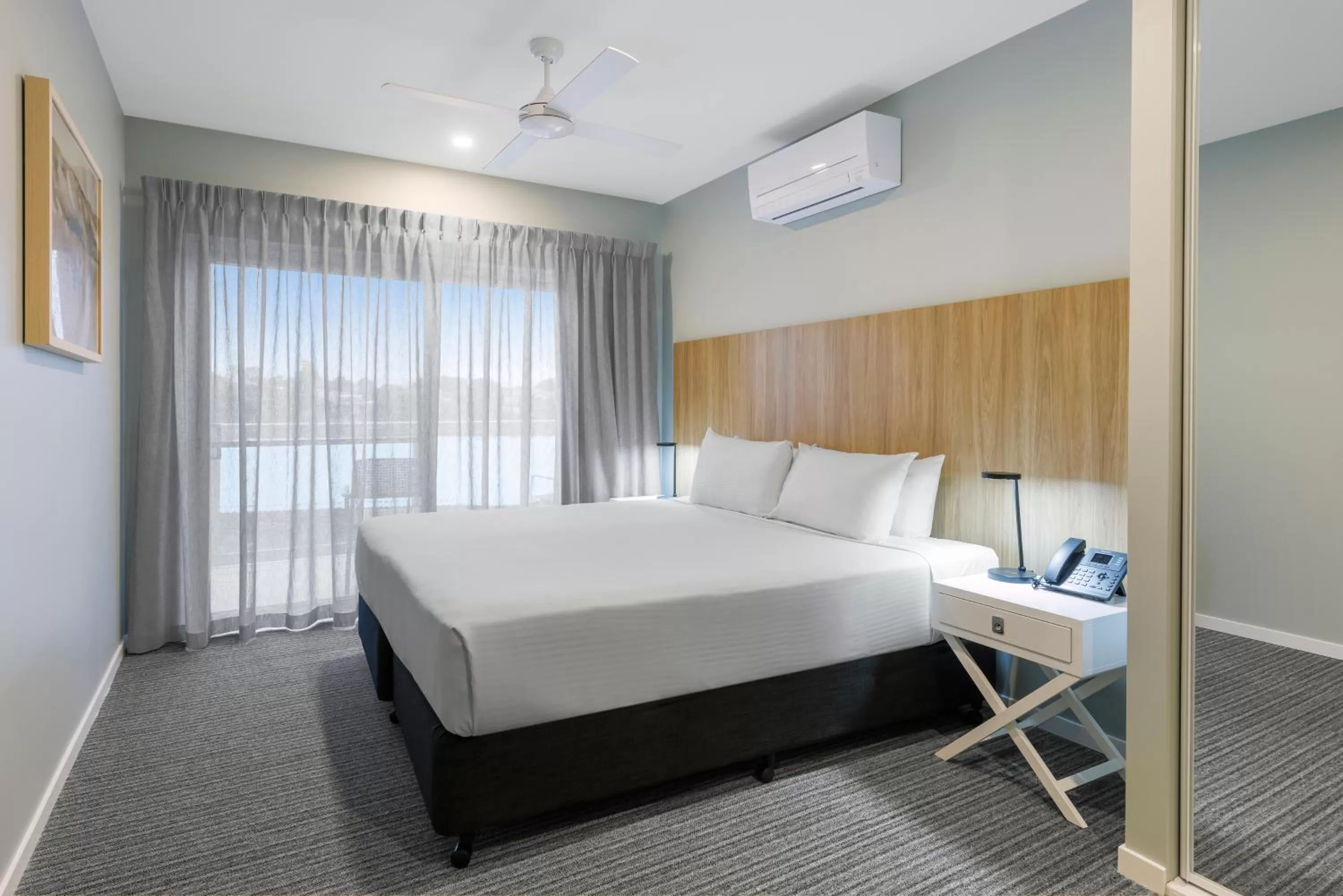 Bed in Best Western Plus North Lakes Hotel