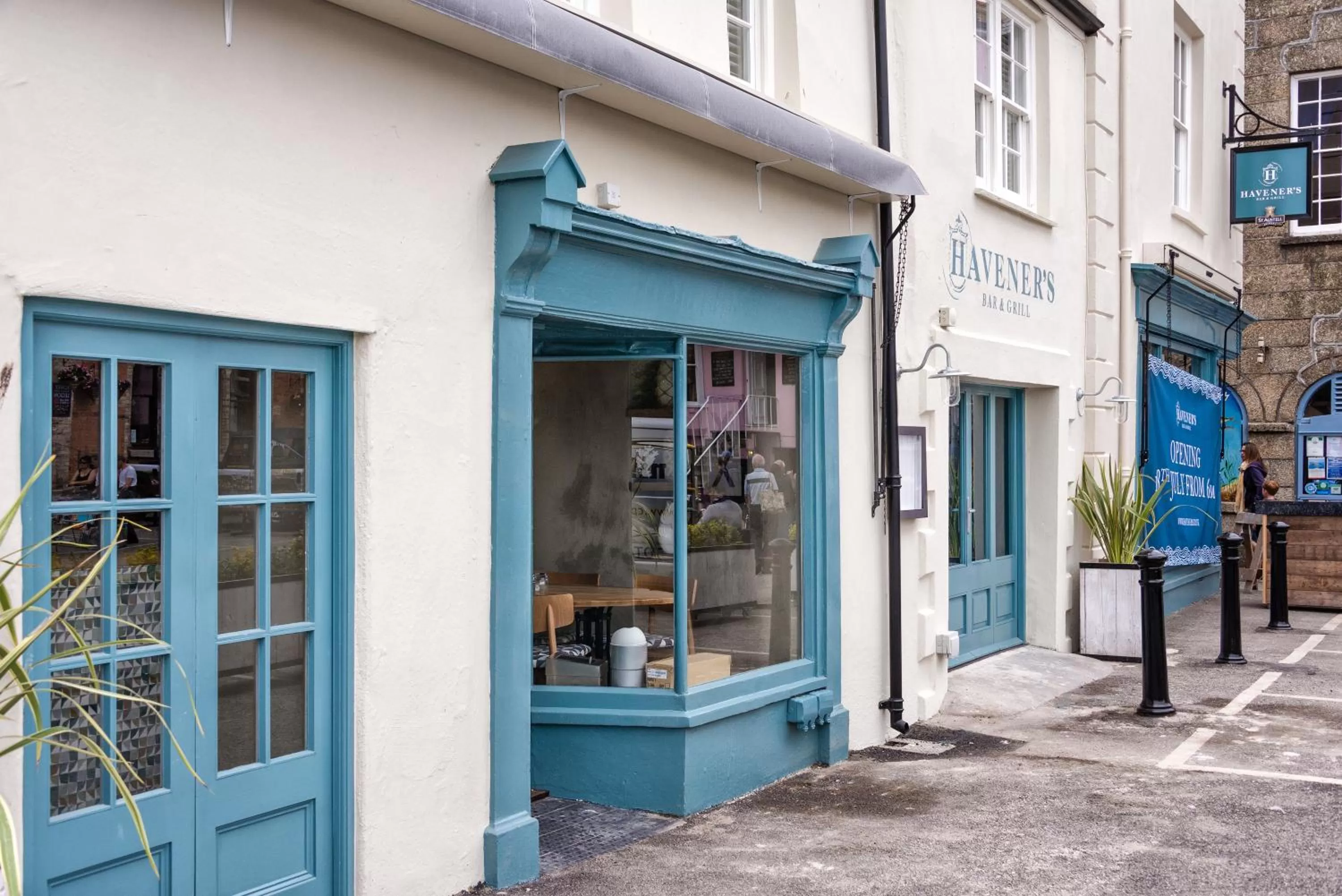 Facade/entrance in Havener's