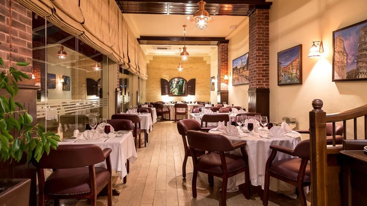 Restaurant/places to eat in Golden Carthage Residences