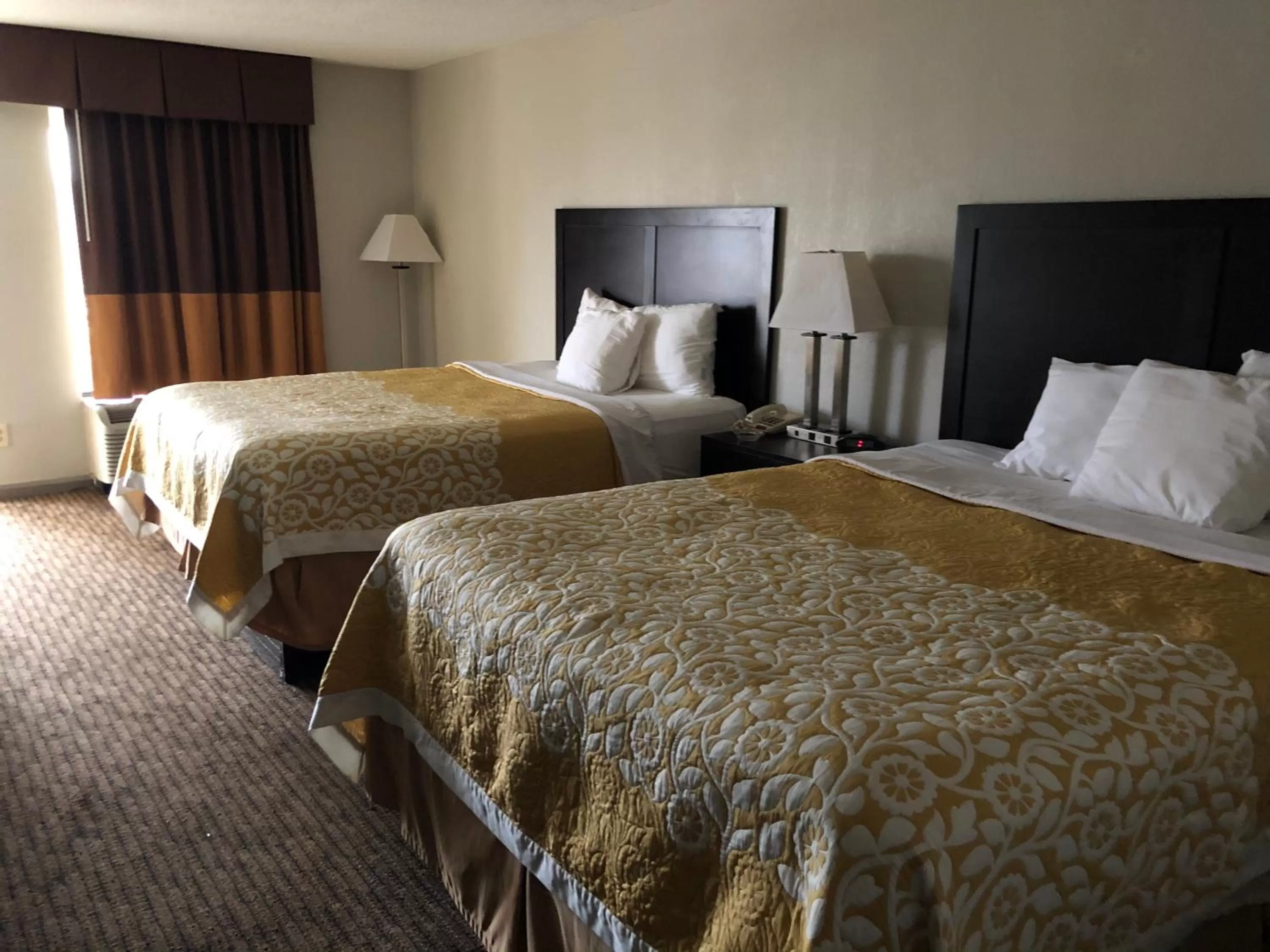 Queen Room with Two Queen Beds - Smoking in Days Inn by Wyndham Franklin Nashville