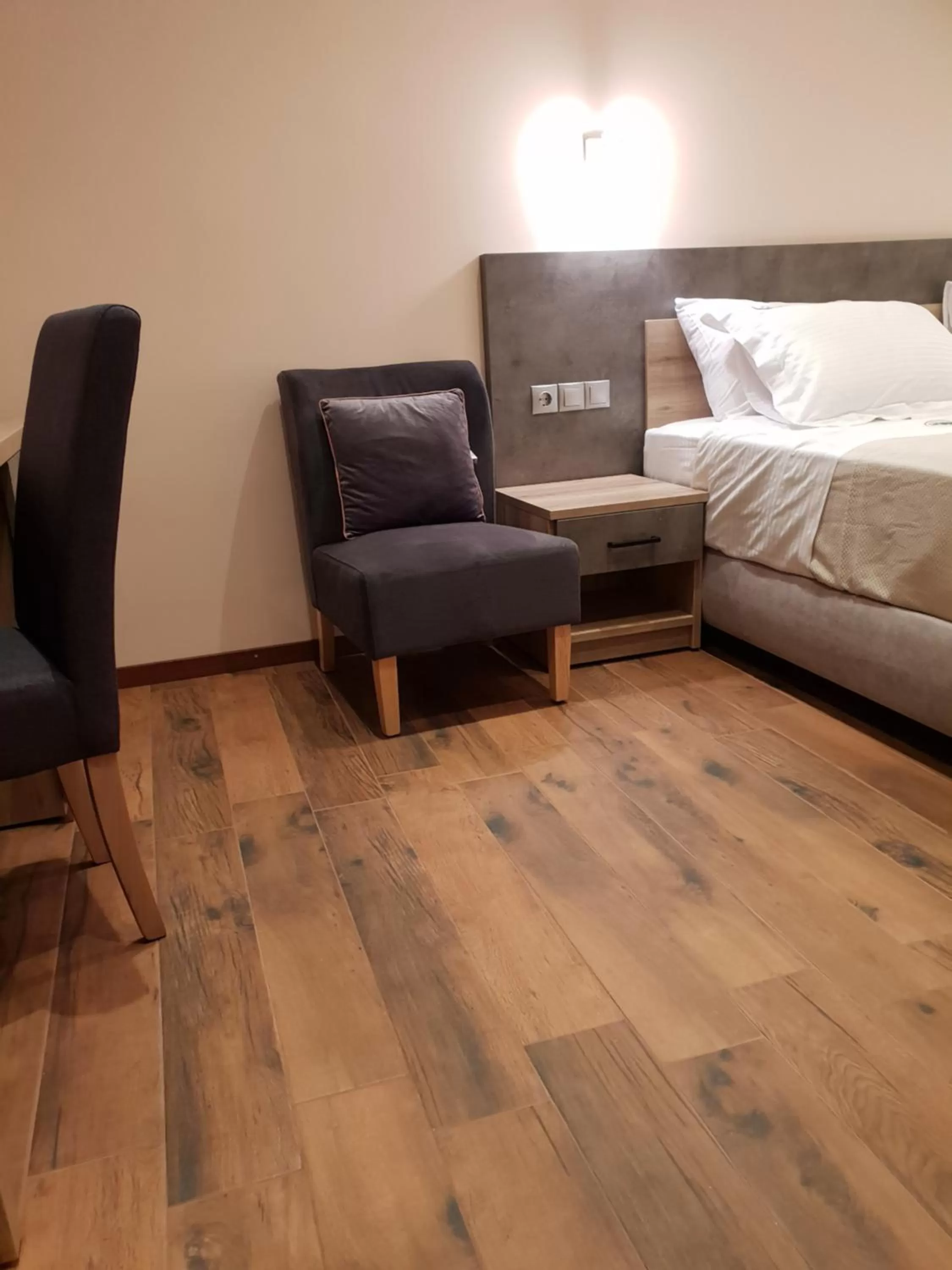 Photo of the whole room, Bed in Mondeus Inn Luxury