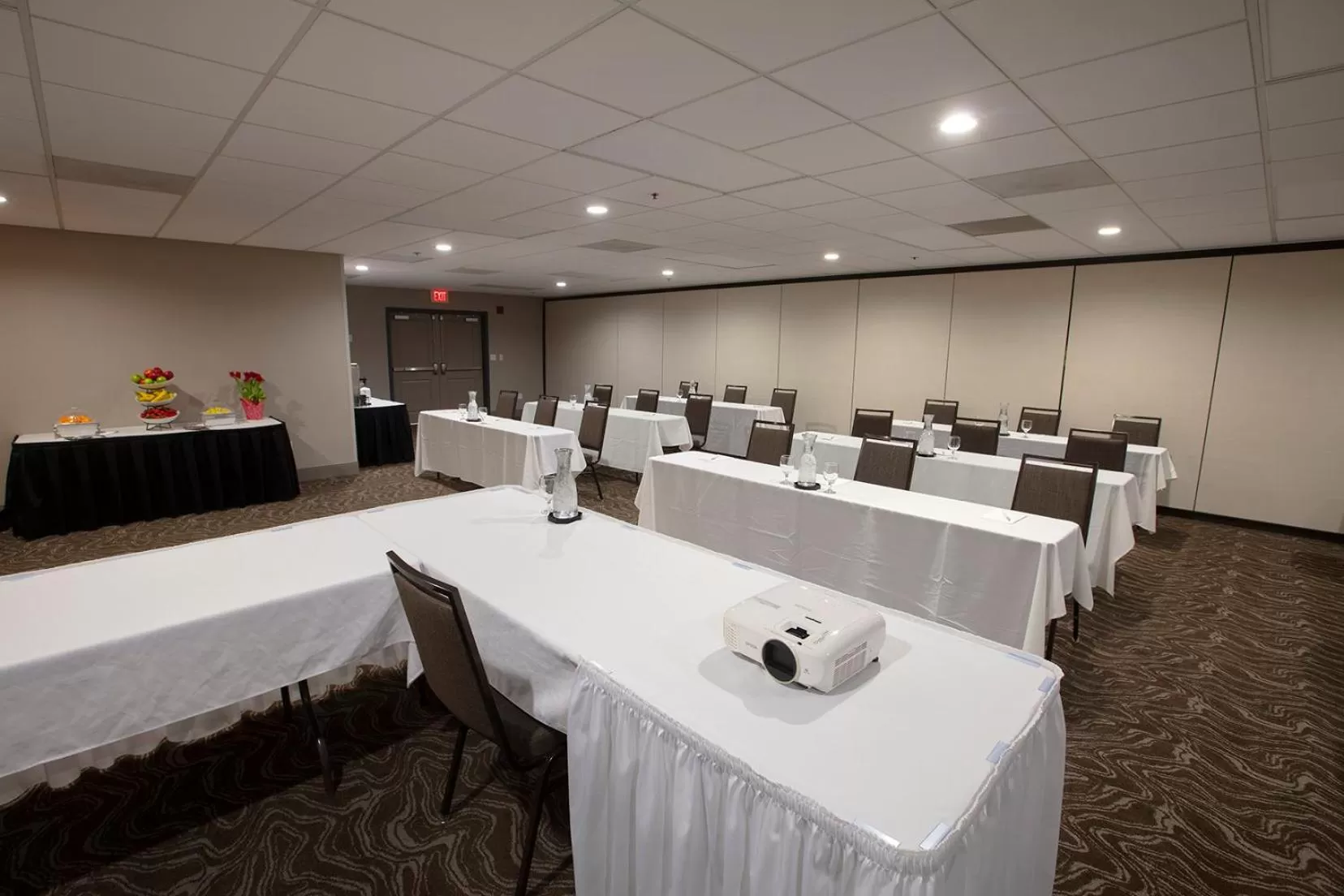 Business facilities in Country Inn & Suites by Radisson, Fargo, ND