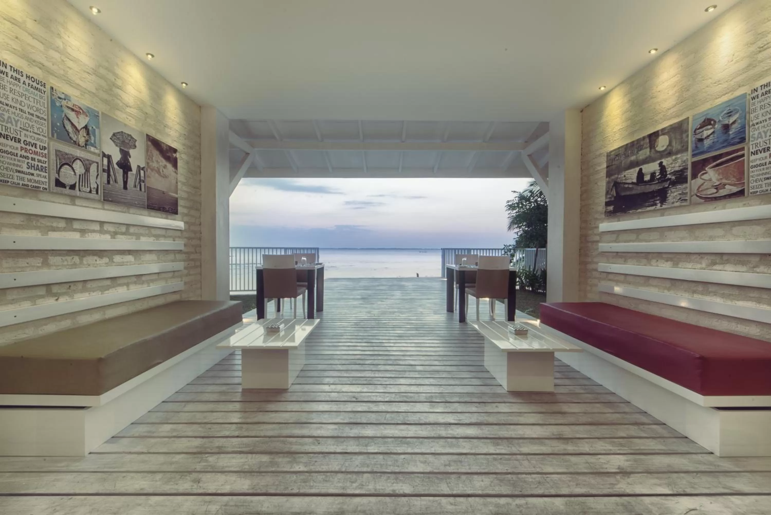 Decorative detail in Hush Lagoon 30