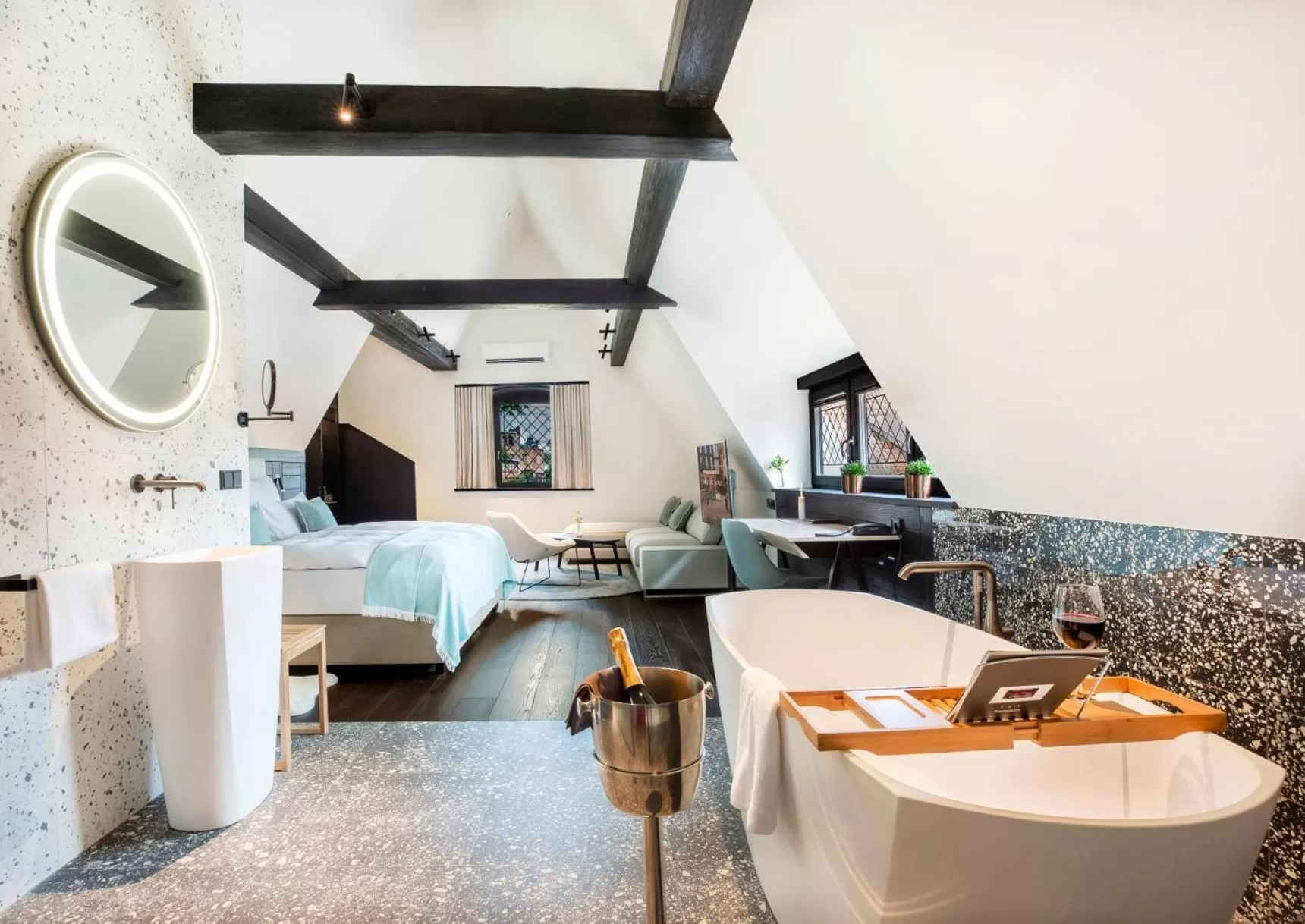 Bathroom, Bed in Hotel 1231