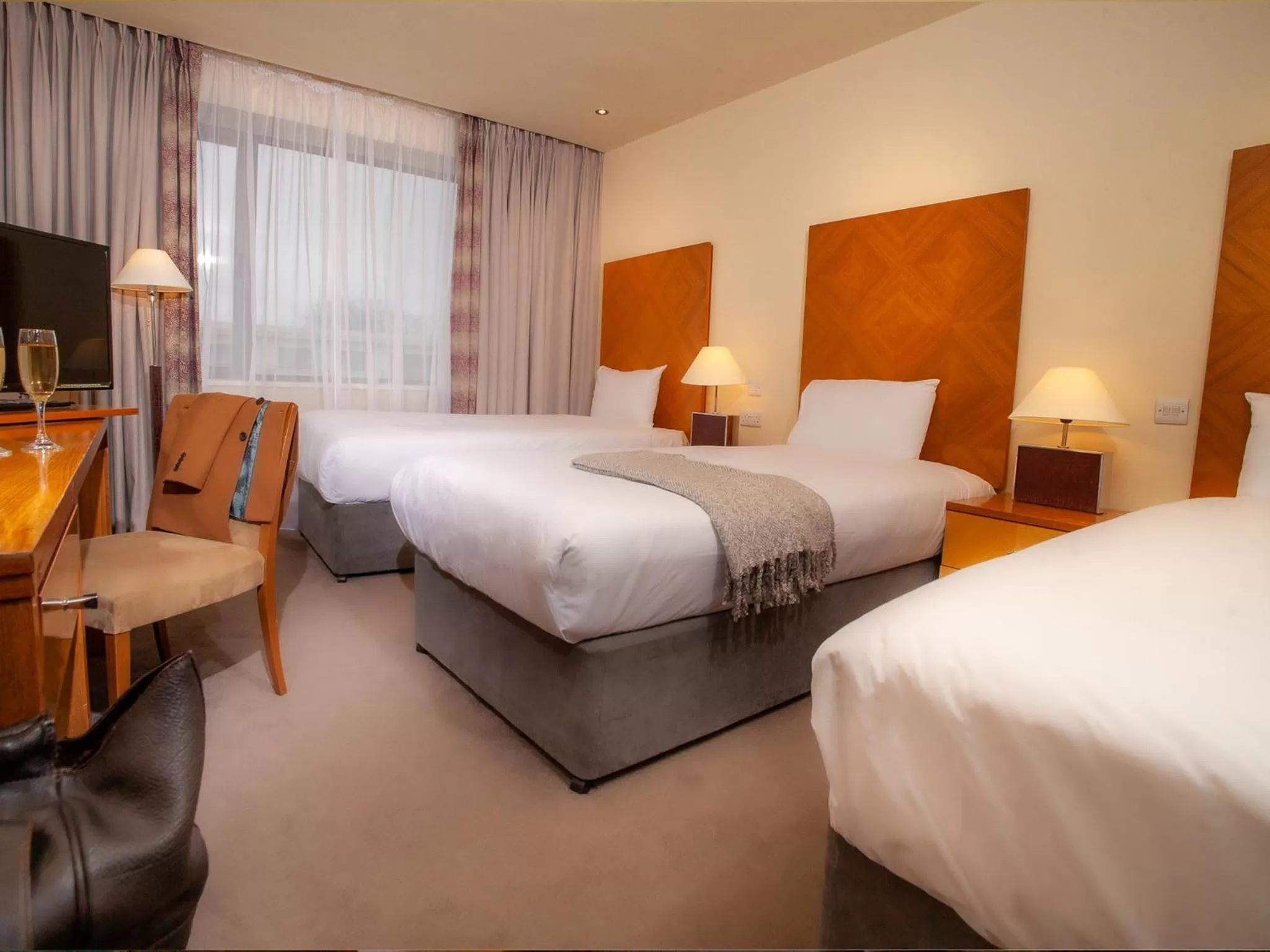 Bedroom, Bed in The Connacht Hotel