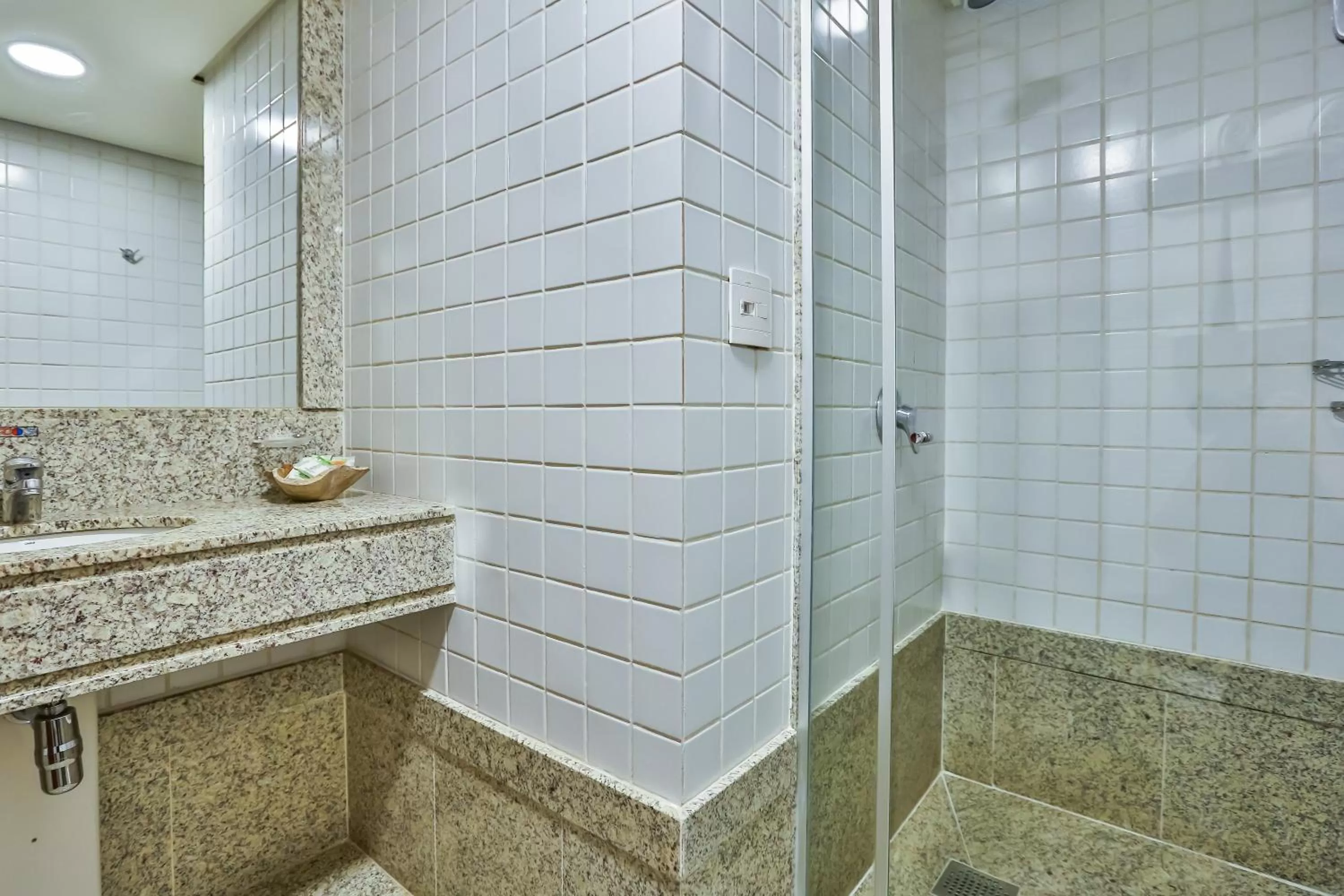 Bathroom in Comfort Suites Brasília