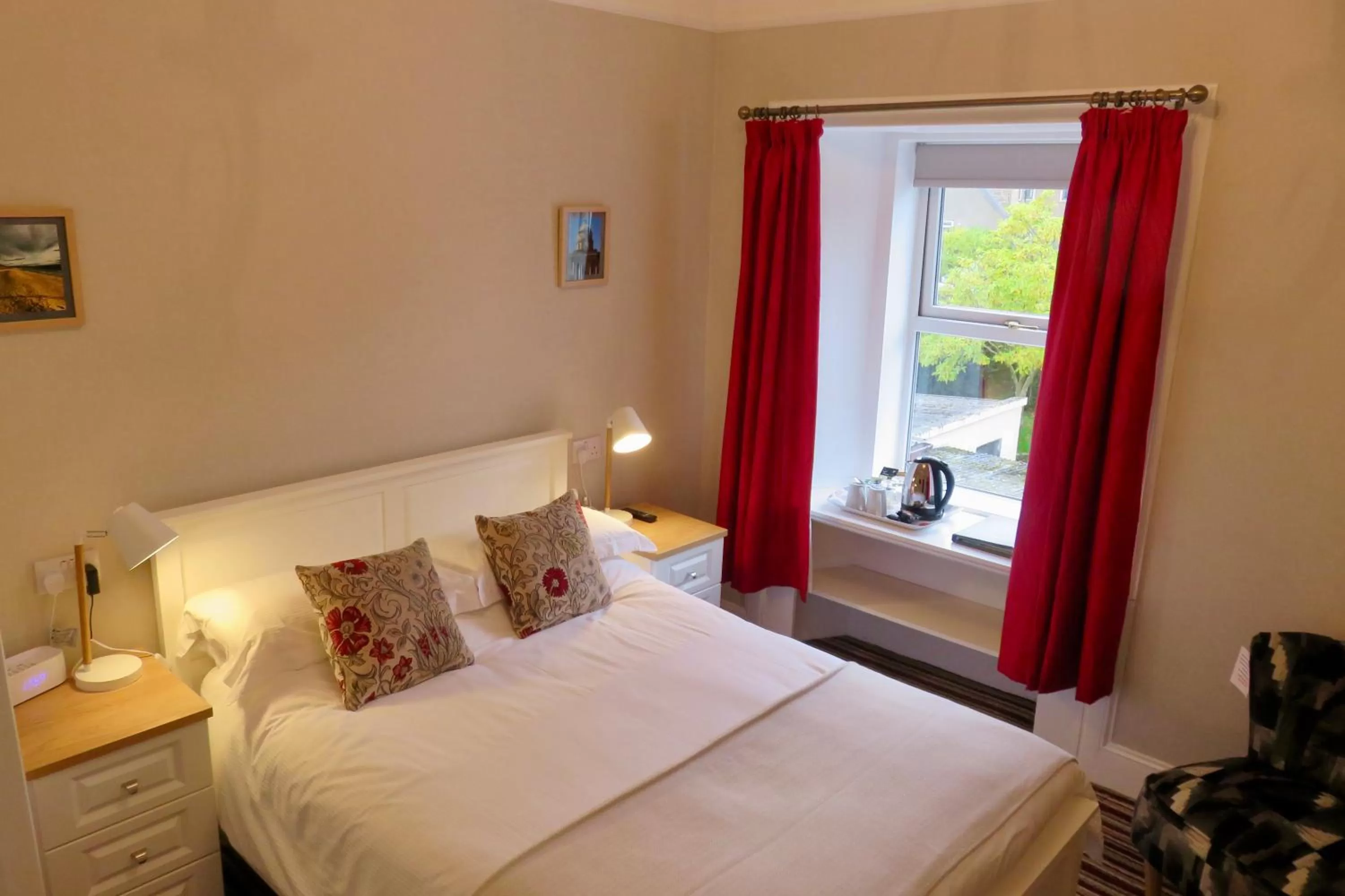 Photo of the whole room, Bed in West End Guest House