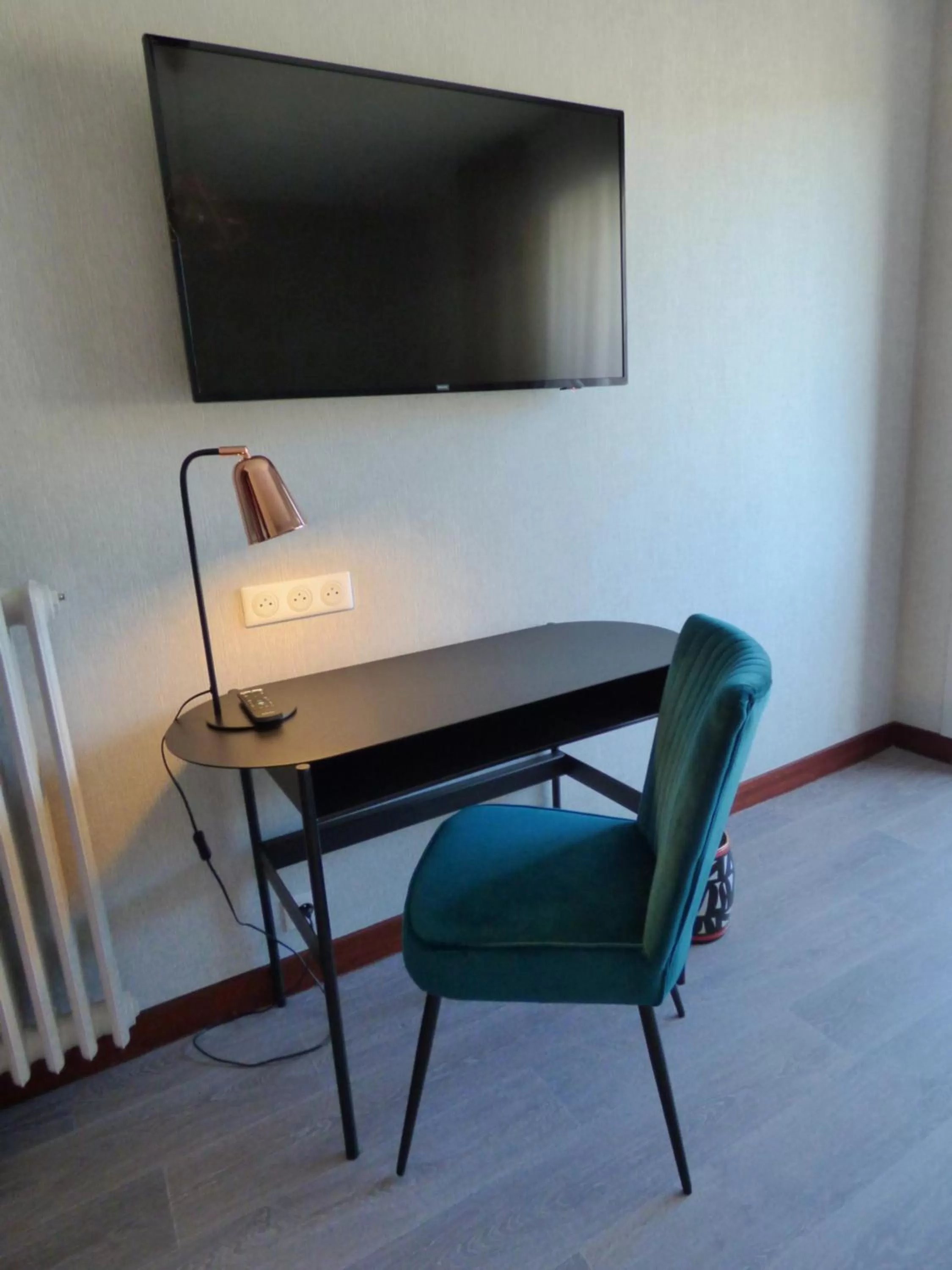 Seating area in Cit'Hotel L'Etape