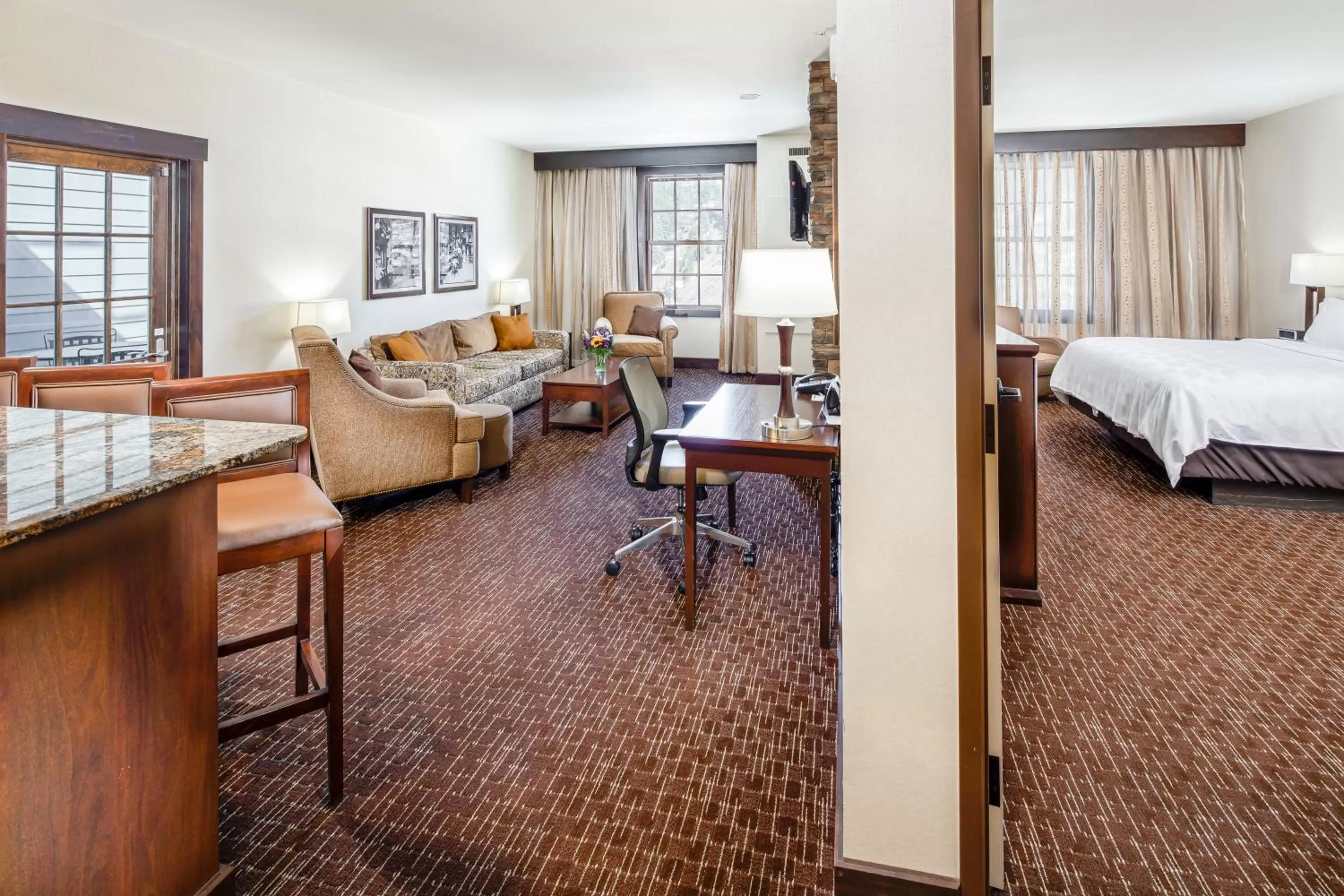 Photo of the whole room, Bed in Holiday Inn Resort Deadwood Mountain Grand by IHG