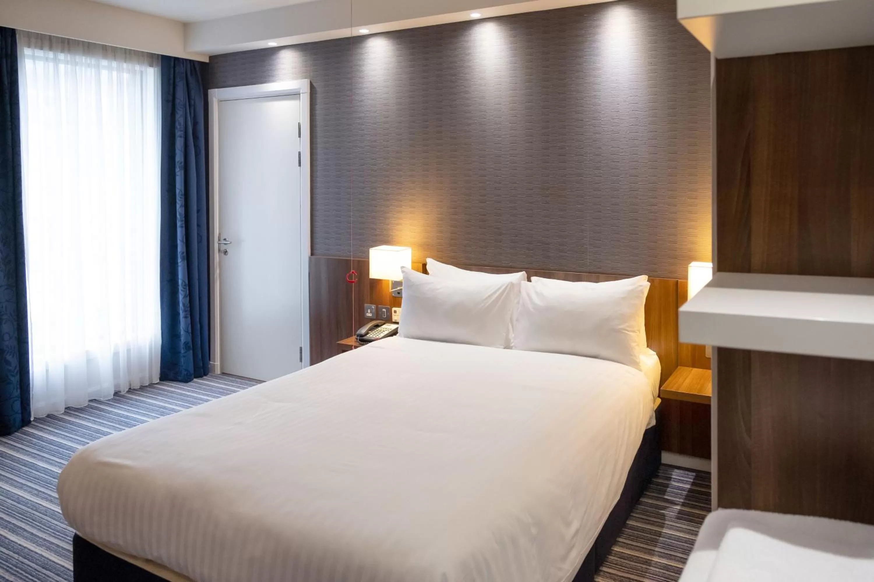 Photo of the whole room, Bed in Holiday Inn Express Manchester City Centre Arena by IHG