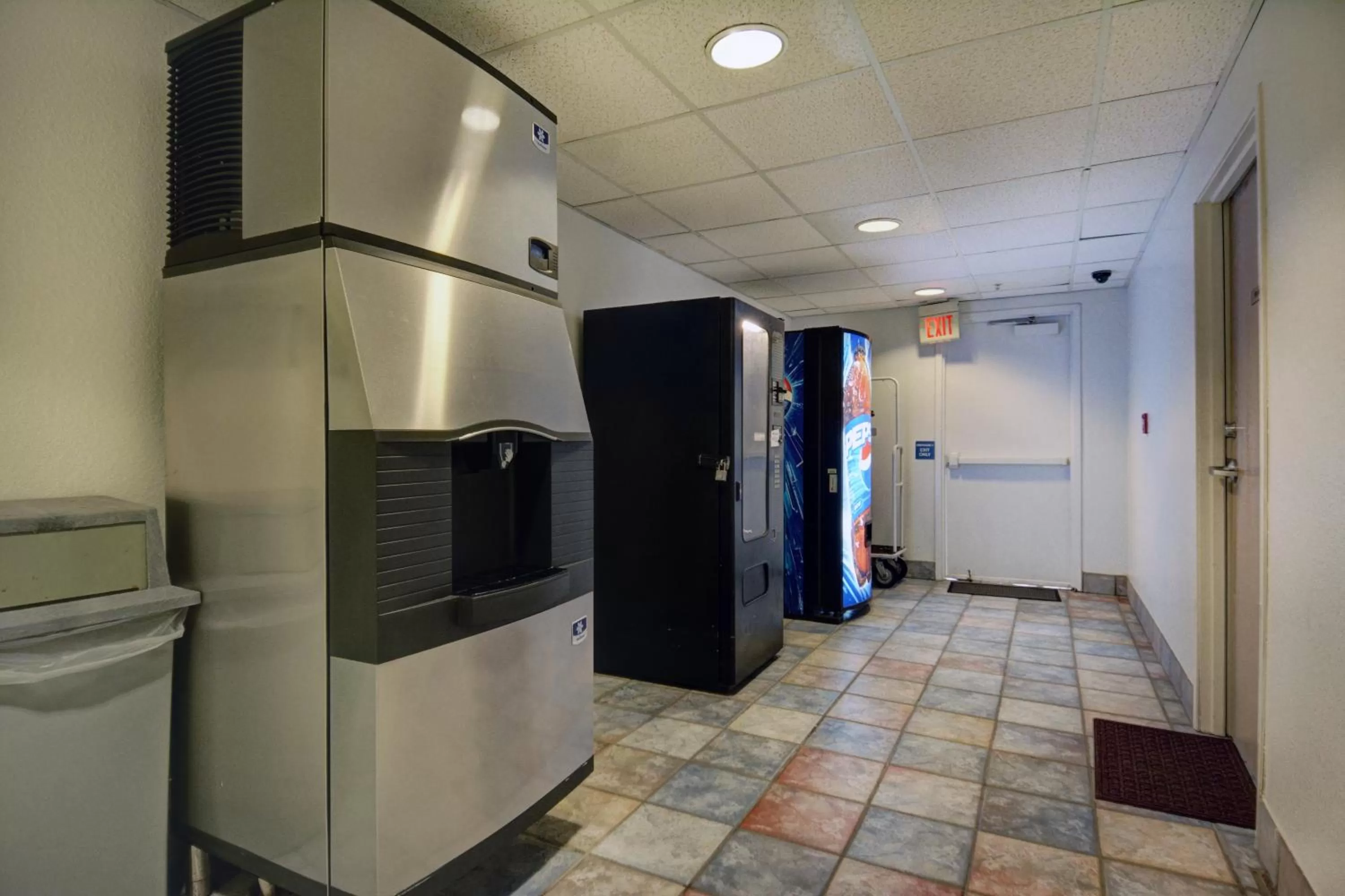 Food and drinks in Motel 6-Denison, TX