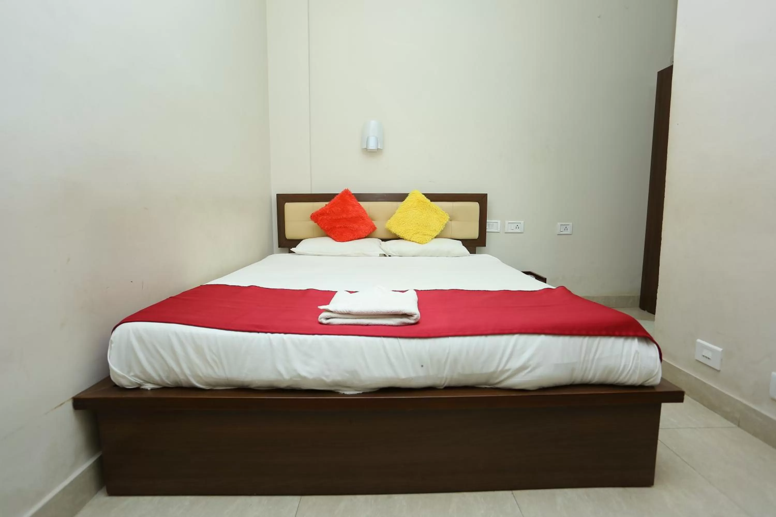 Photo of the whole room, Bed in Hotel Innate Inn