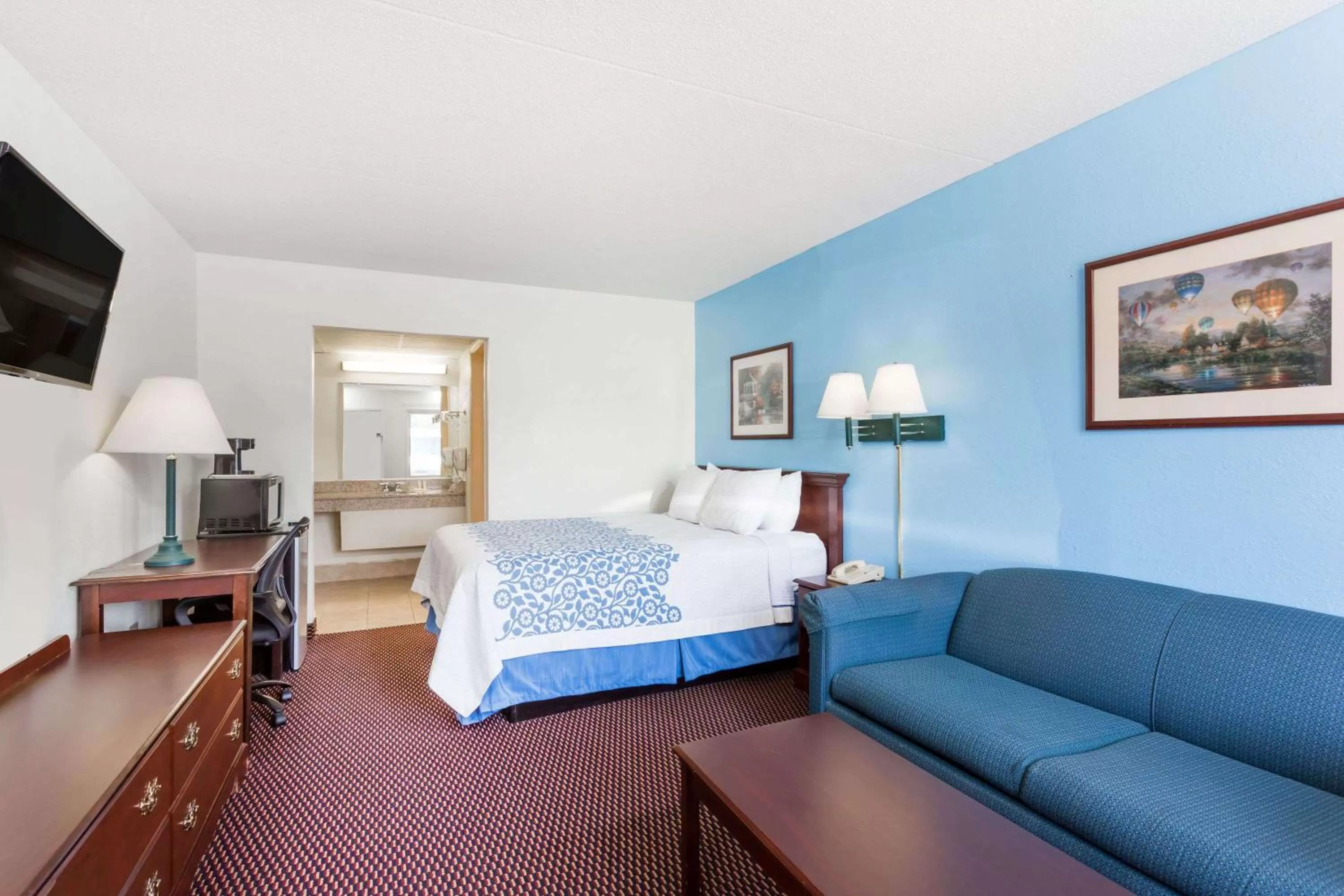 Photo of the whole room, Bed in Hamilton Inn Jonesville I-77