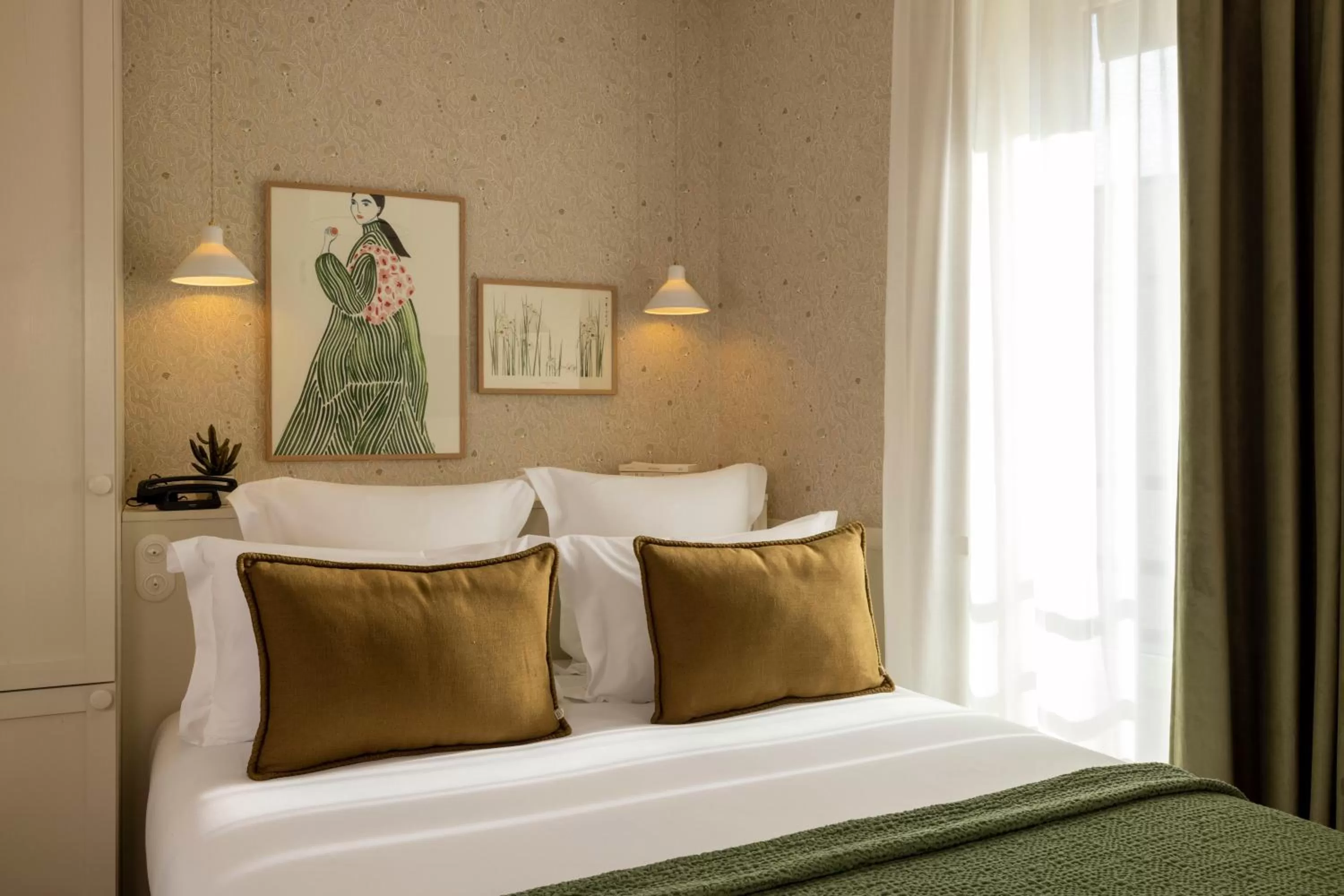 Property building, Bed in Le Petit Oberkampf Hotel & Spa