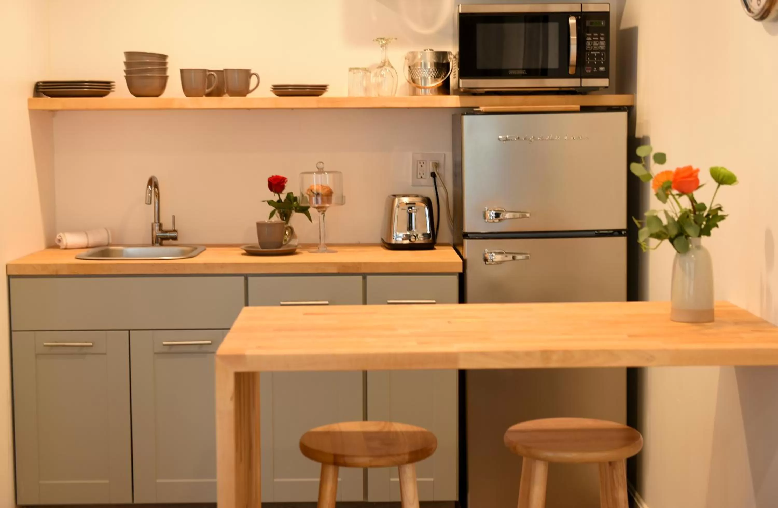 Kitchen or kitchenette in Cape Cod Veranda
