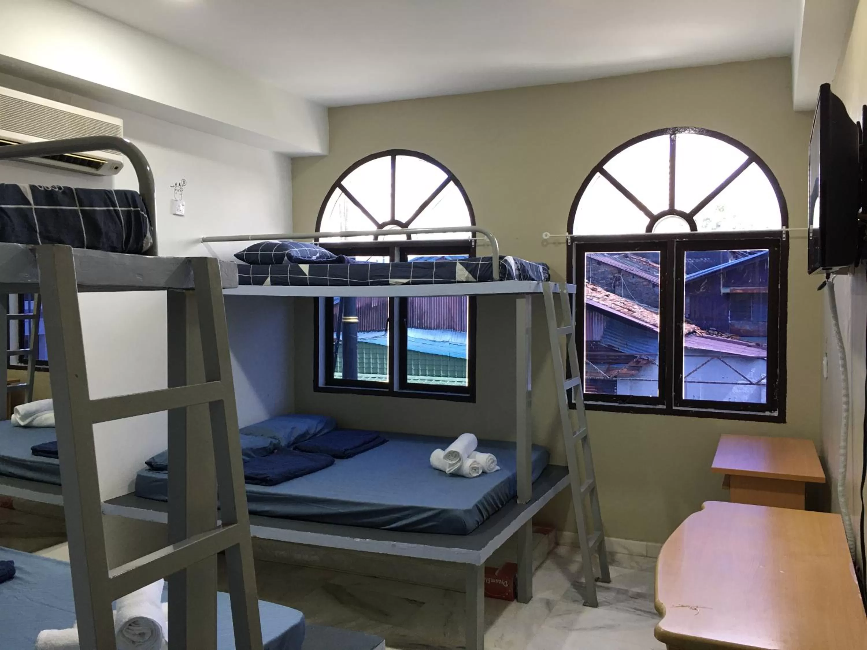 Day, Bed in Thian Siong Inn