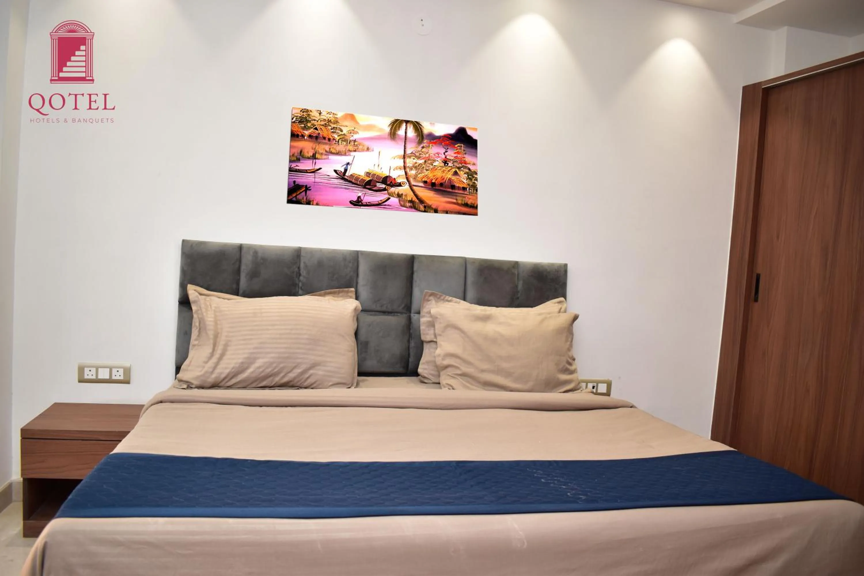 Bed in Qotel Comfort Ashok Vihar - Near Delhi University