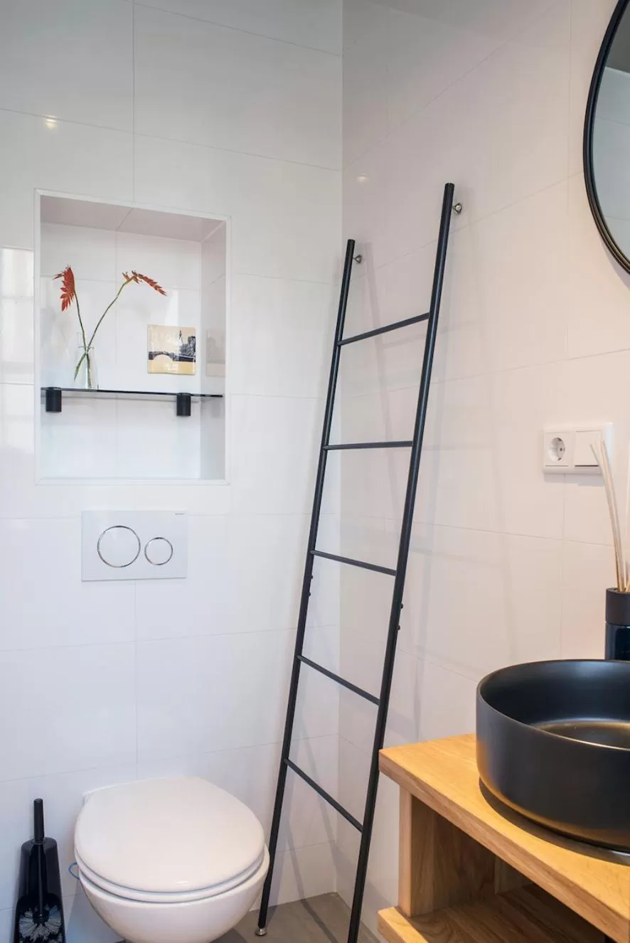 Toilet in Studios at the canal