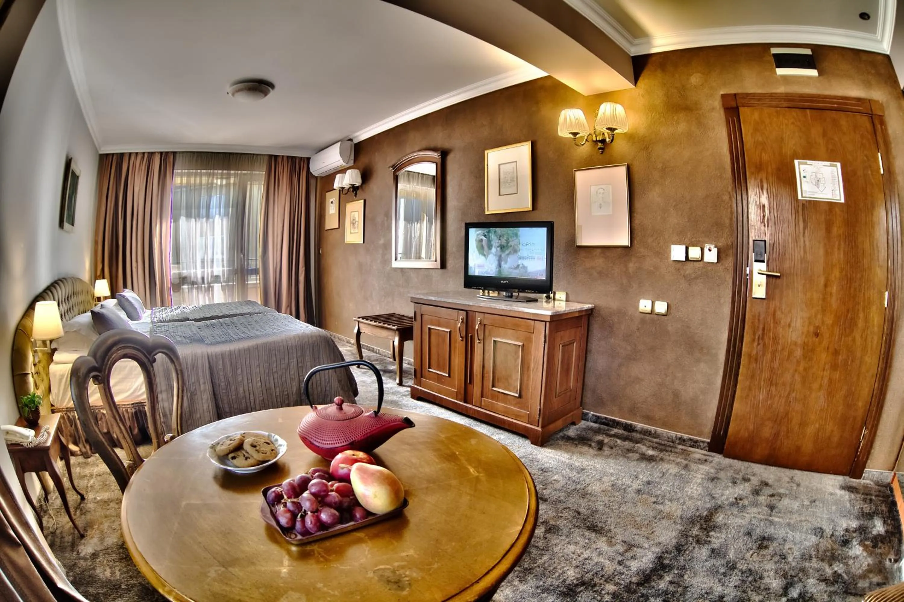 Photo of the whole room, Bed in Meg-Lozenetz Hotel