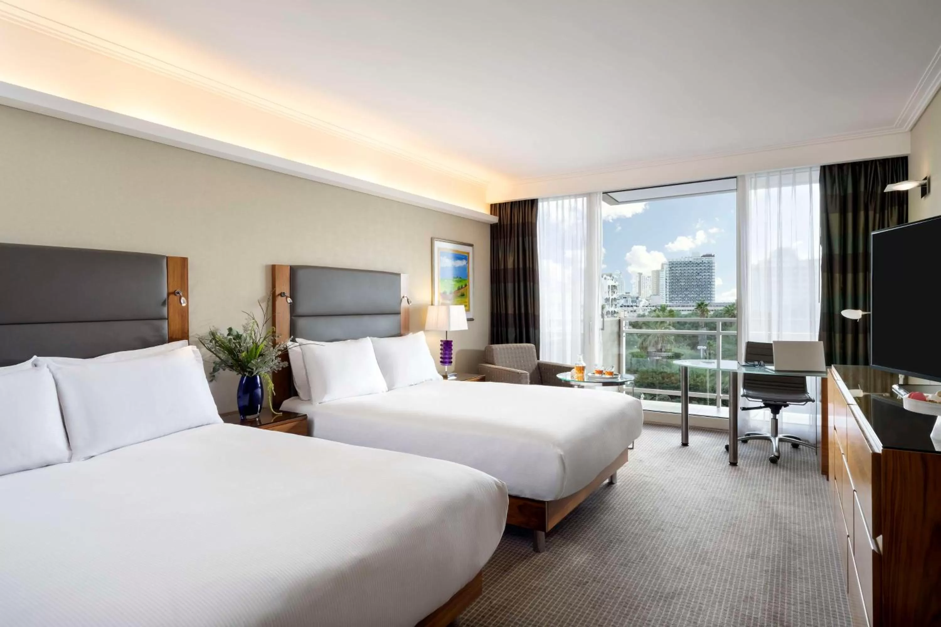 Bedroom, Bed in Hilton Tel Aviv Hotel