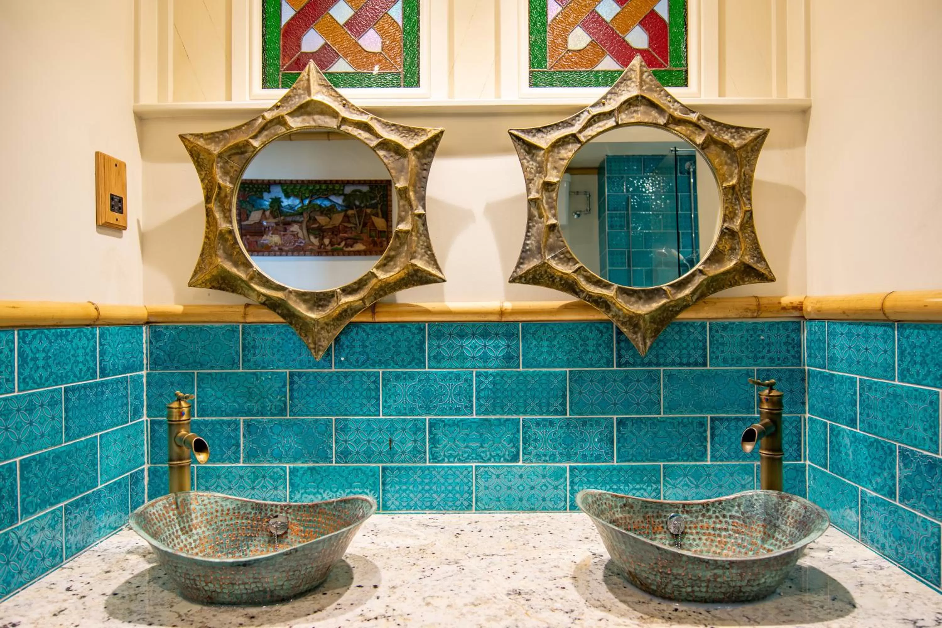 Shower in Tolcarne Beach Colonial Restaurant and Rooms