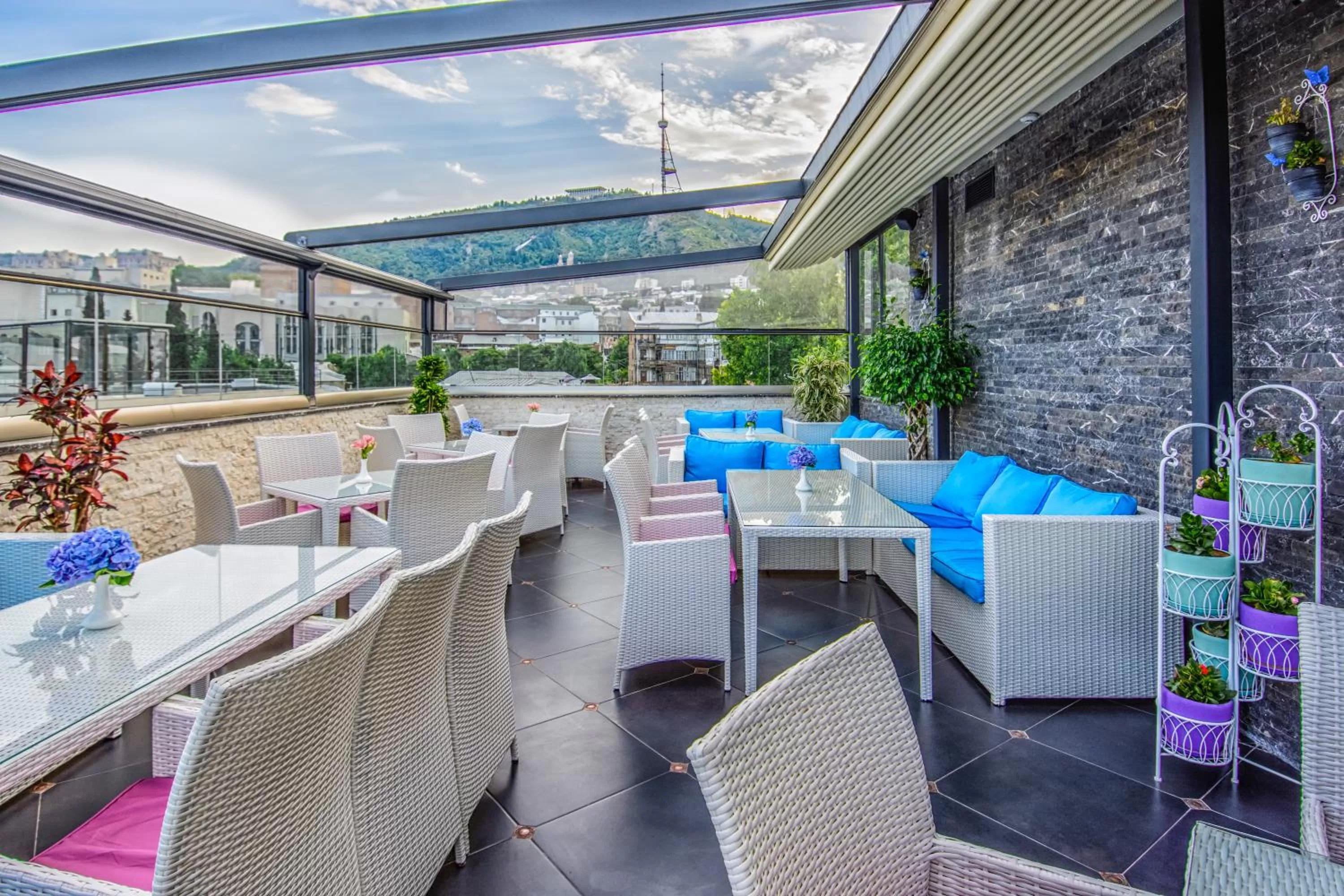 Restaurant/places to eat in River Side Hotel Tbilisi