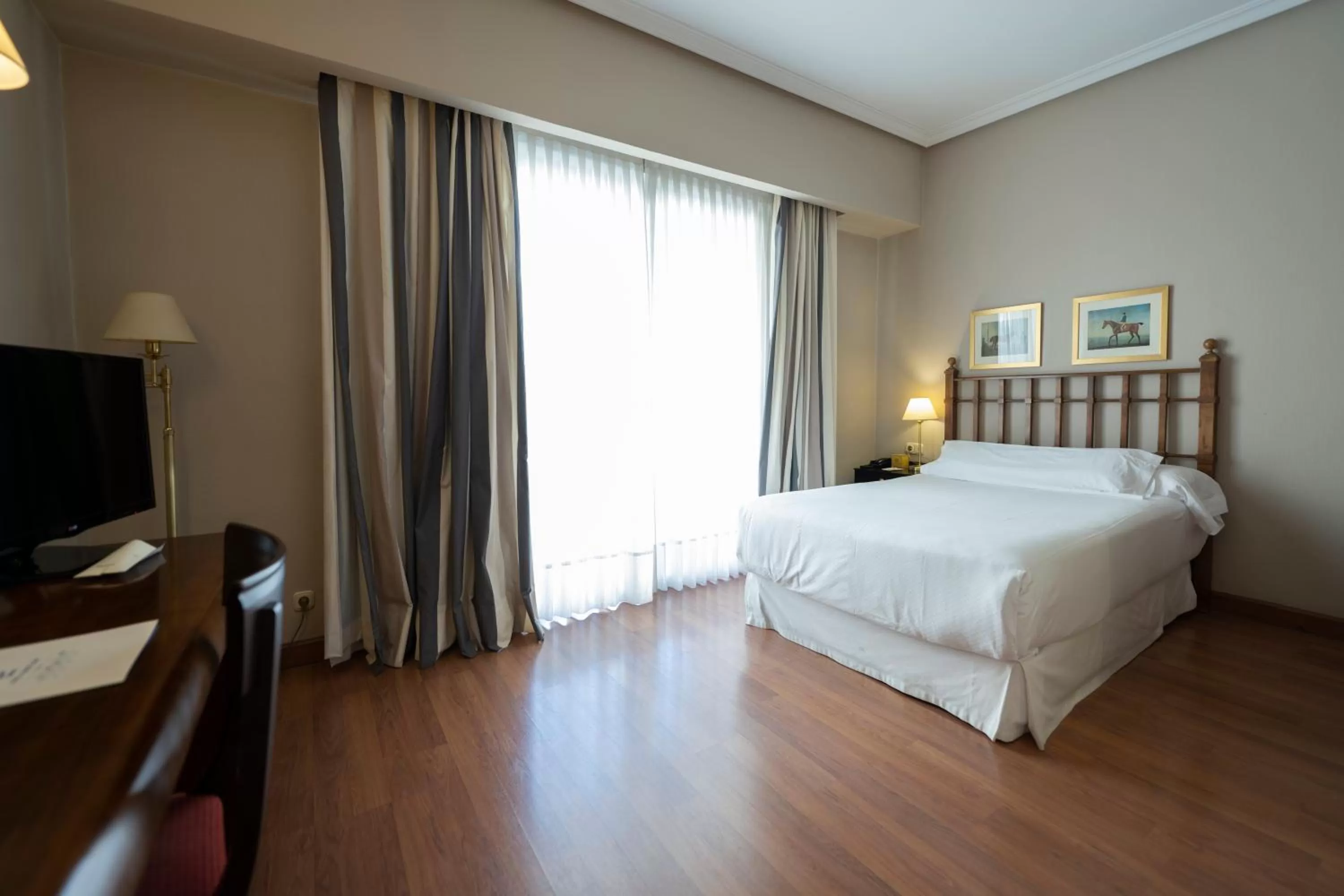 Bedroom, Bed in Barceló León Conde Luna