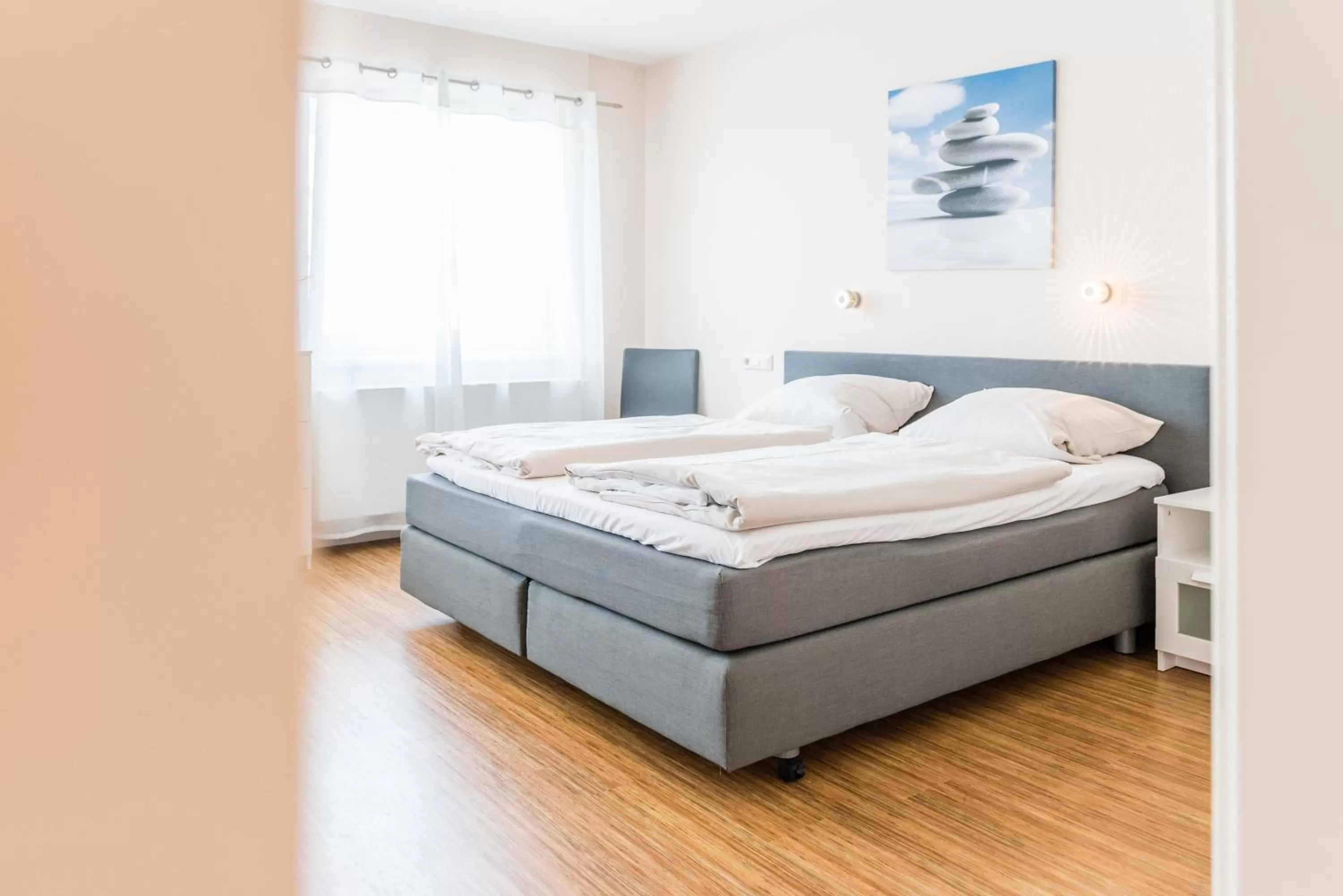 Photo of the whole room, Bed in Schäfers Hotel, Self-Check-in, Cafe und Bäcker am Hotel