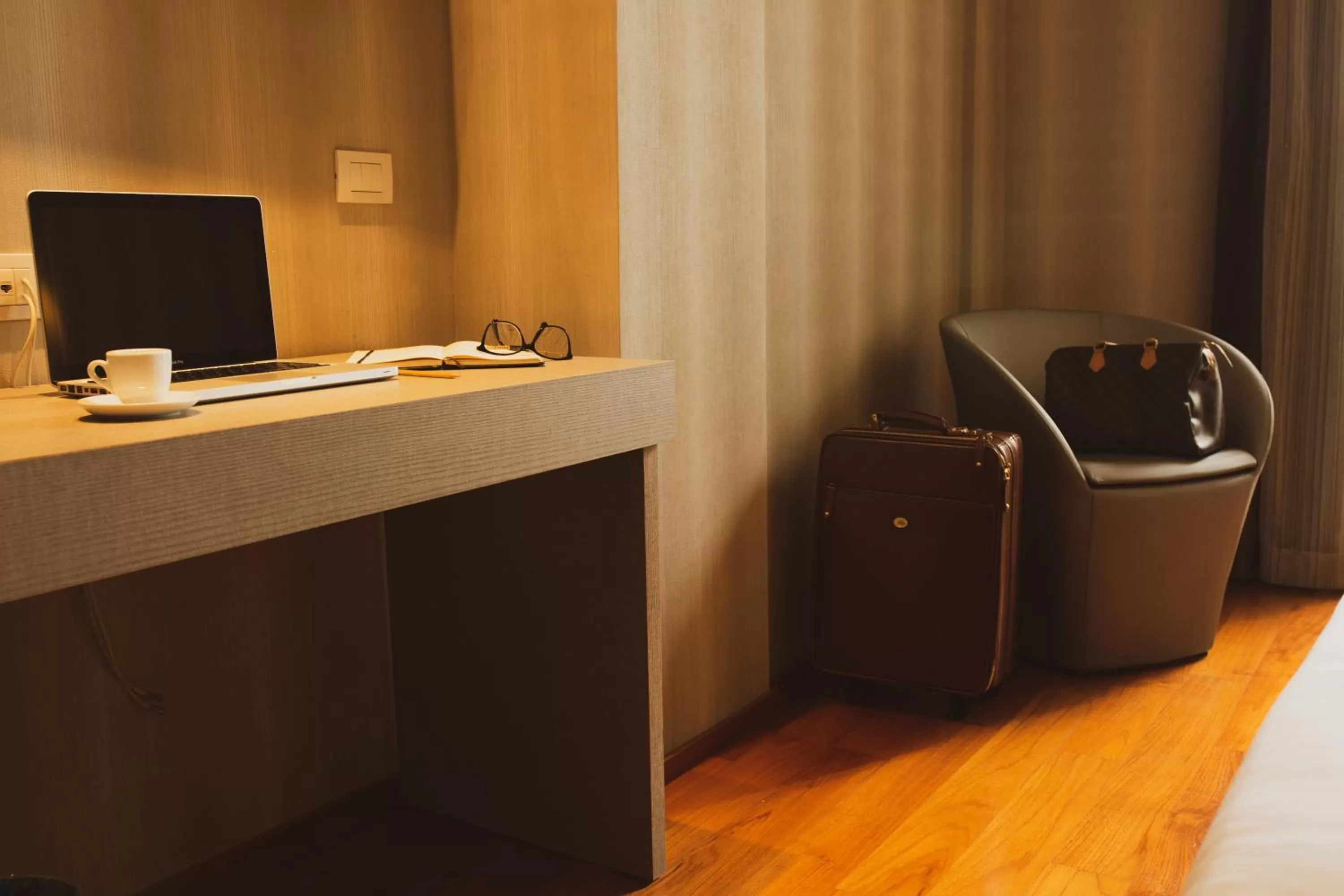 Coffee/tea facilities, Bed in Callistos Hotel & Spa