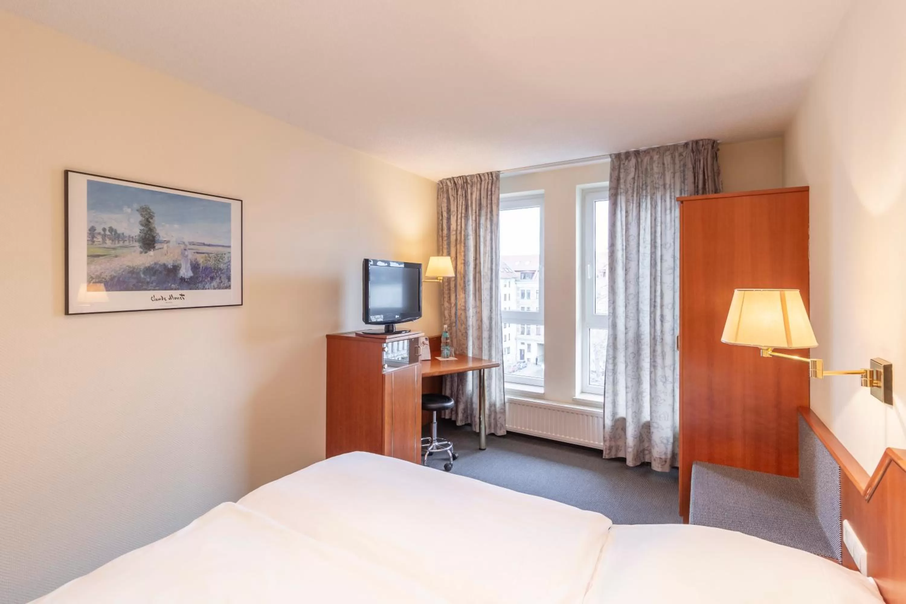 TV and multimedia, Bed in Hotel Markgraf Leipzig