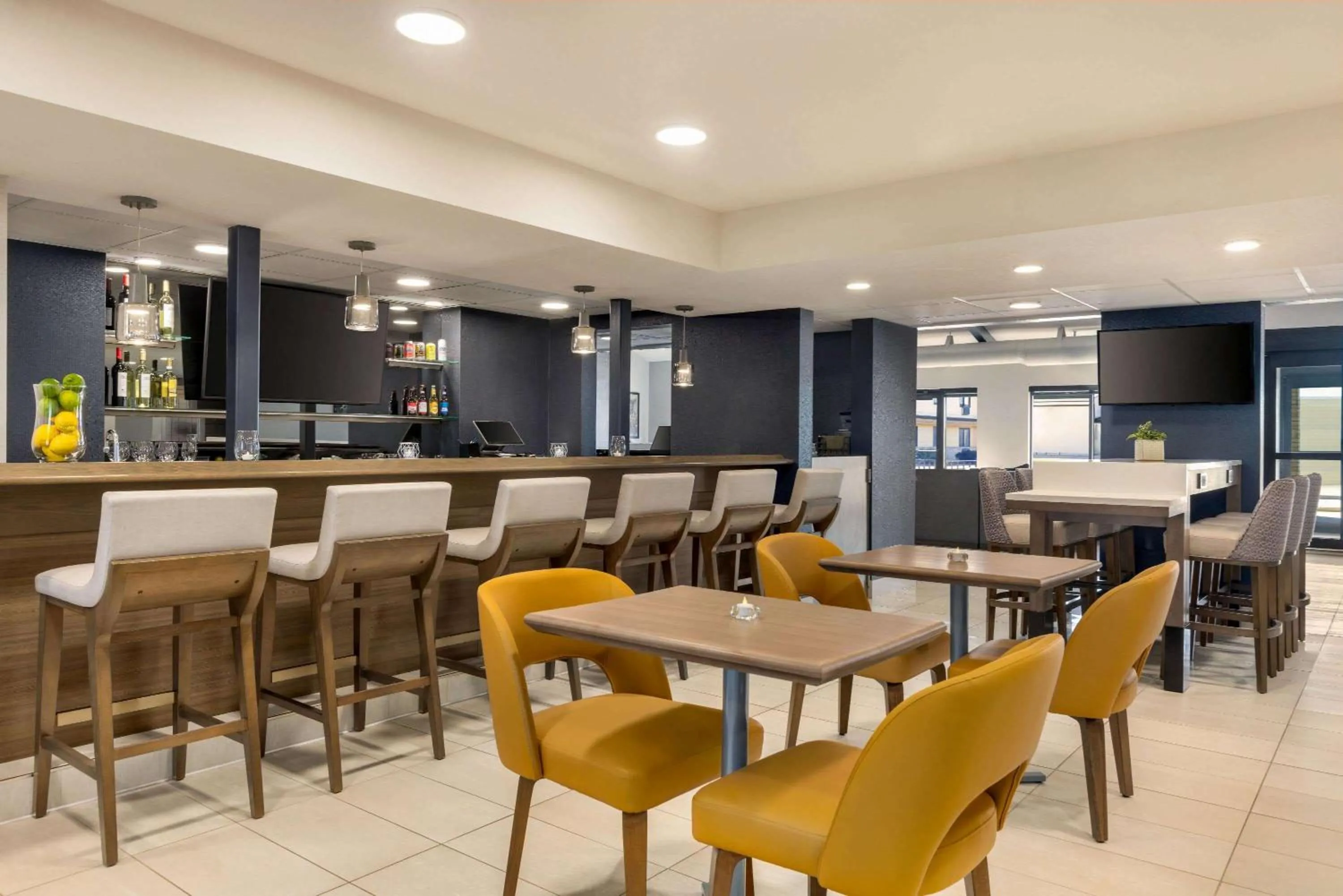 Restaurant/places to eat in Baymont by Wyndham Owatonna