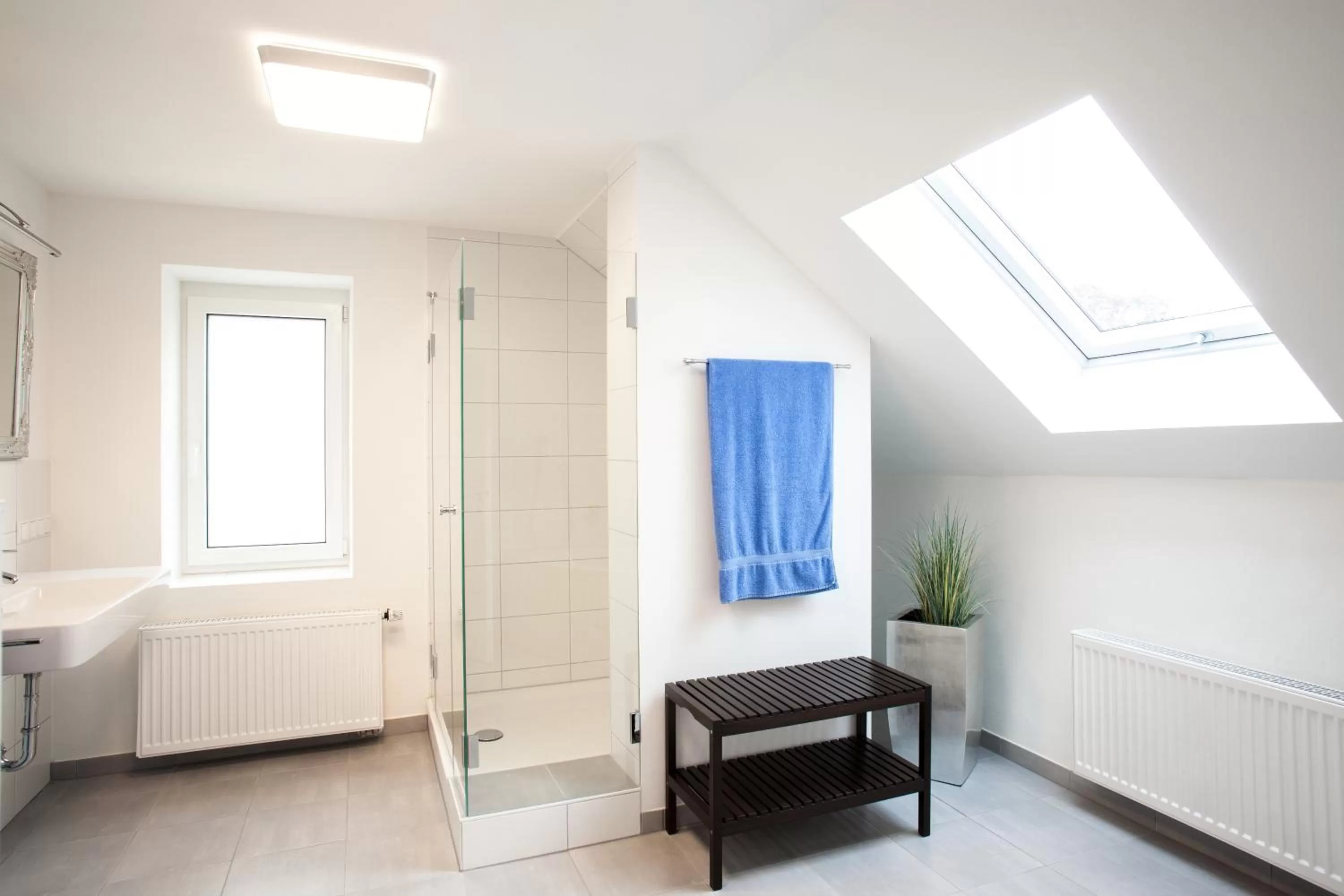 Bathroom, Bed in P&G Rooms