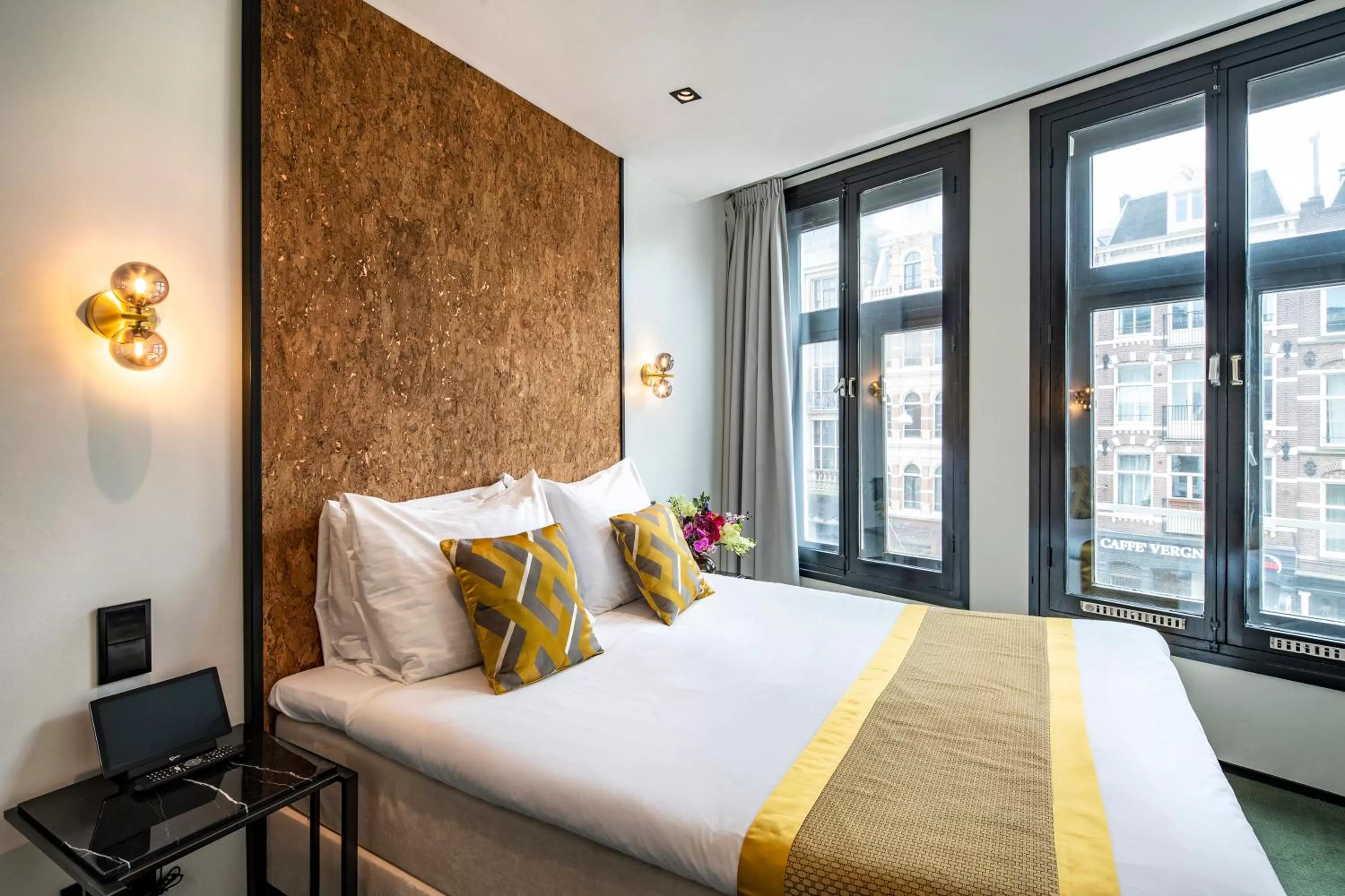 Photo of the whole room, Bed in Sotel Amsterdam Central Station