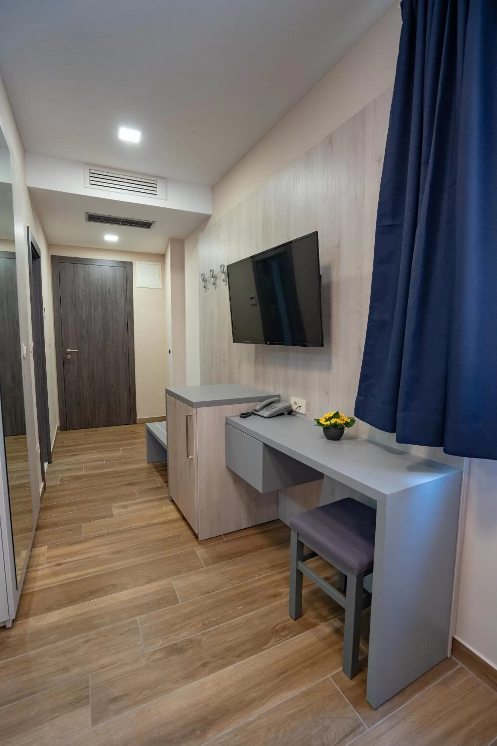 wardrobe in Bed&Breakfast Novalis